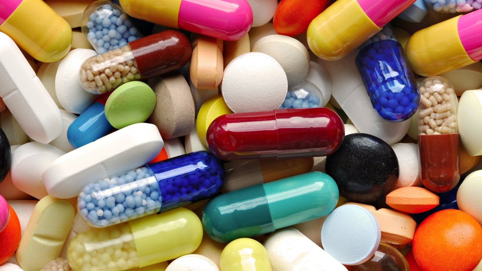 Non solo vaccini: l’incubo sono i batteri e i virus “antibiotico resistenti”