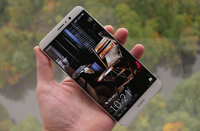 Grandi e con super-fotocamera, il trend degli smartphone 