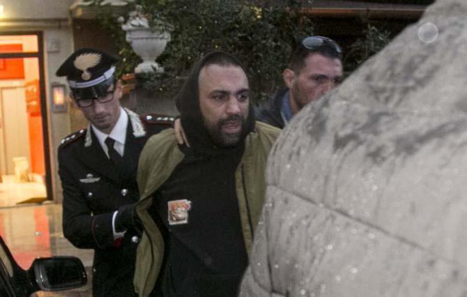 Ostia, spari contro la casa di un componente del clan Spada