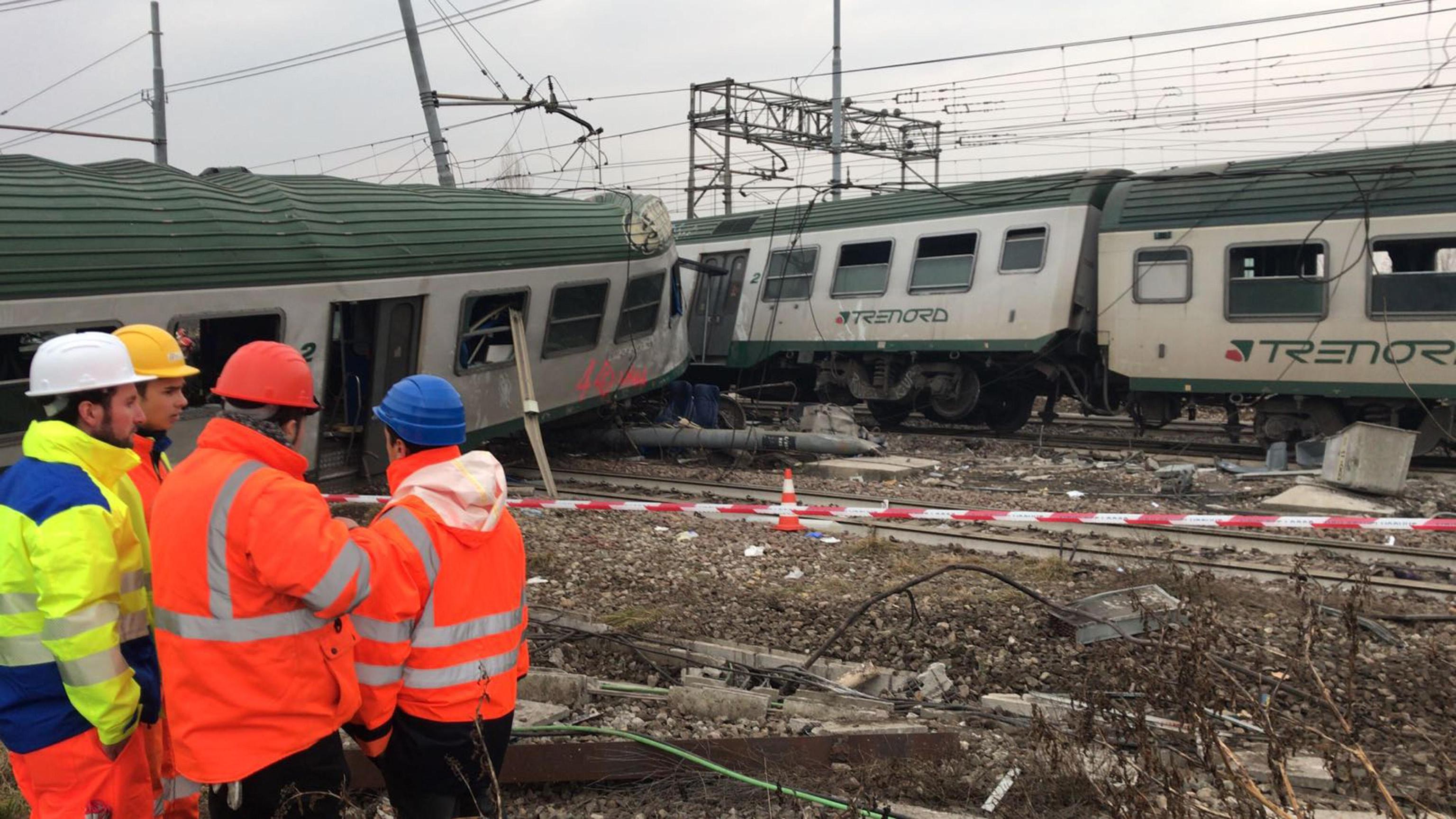Treno deraglia alle porte di Milano: morte tre donne, cinquanta i feriti