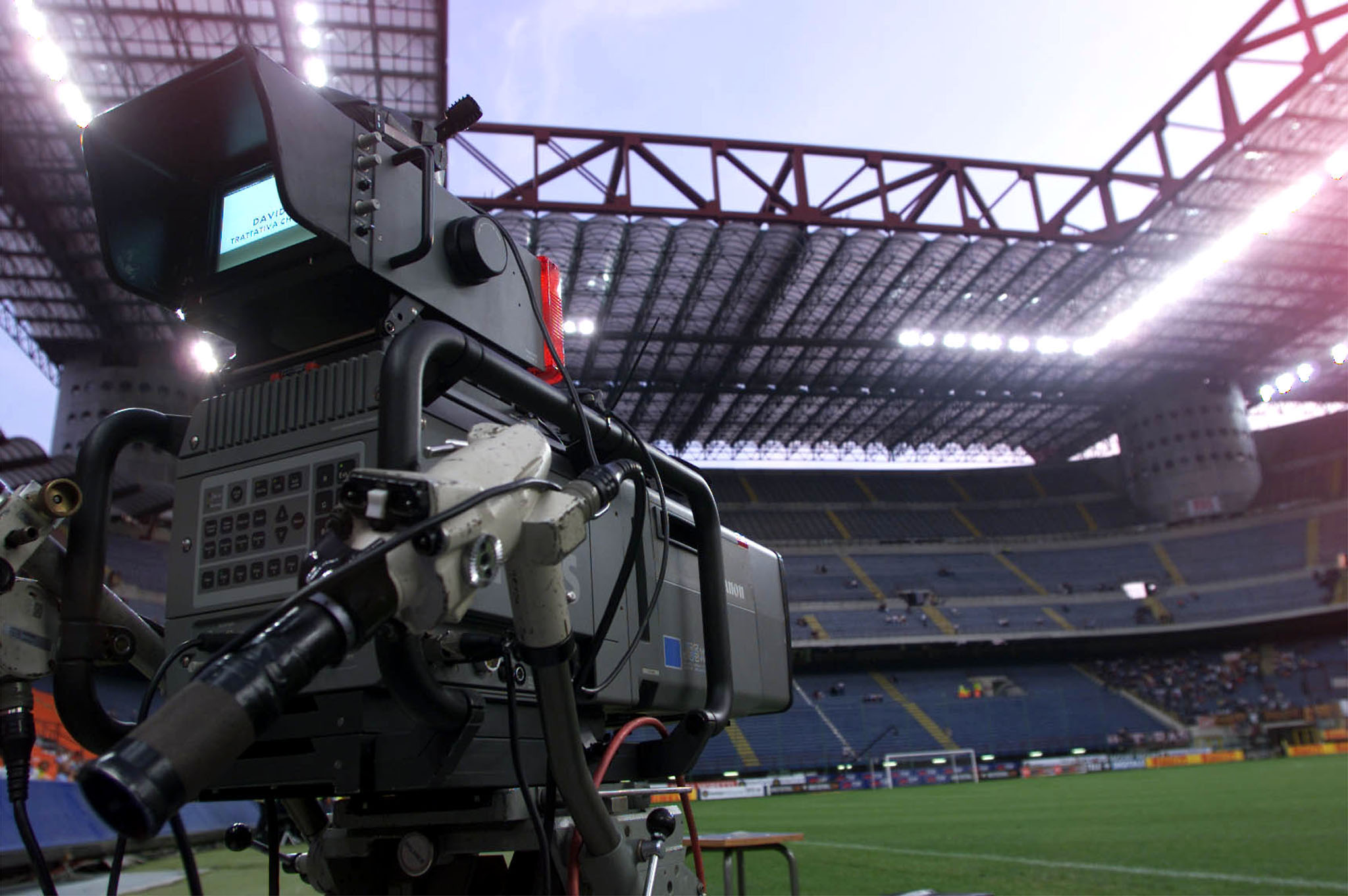 Mediaset e Sky: il grande intreccio