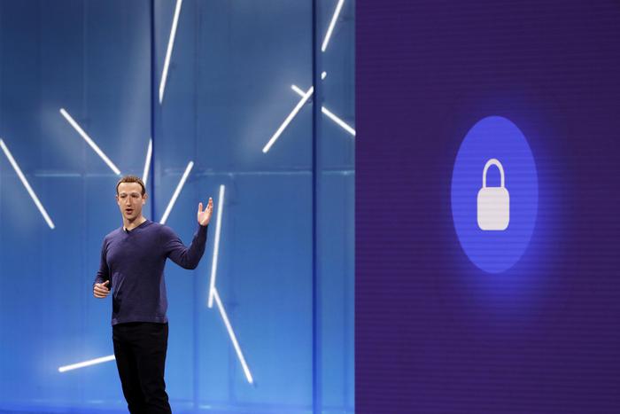 Mark Zuckerberg "costretto" allo streaming dal Parlamento Ue