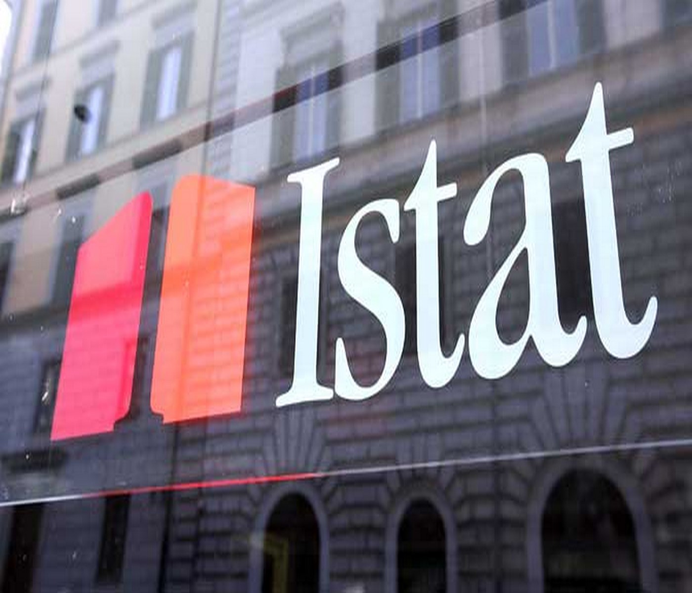 Occupazione cresce su anno, posti fissi in calo 