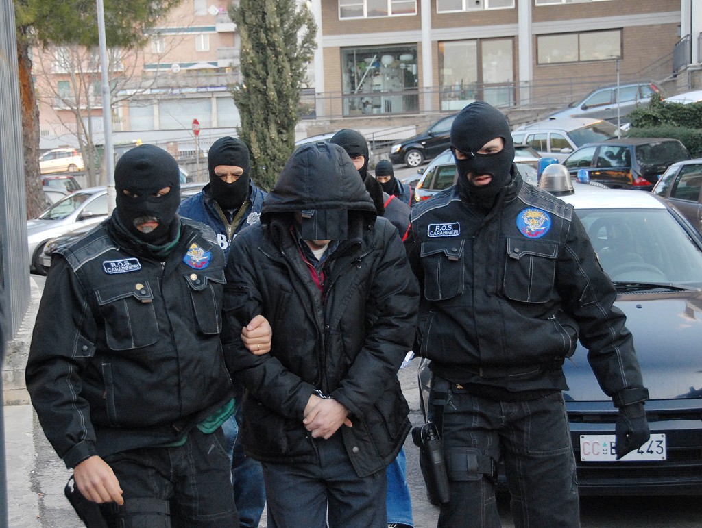 Maxi-blitz dei Ros contro clan baresi: 104 arresti