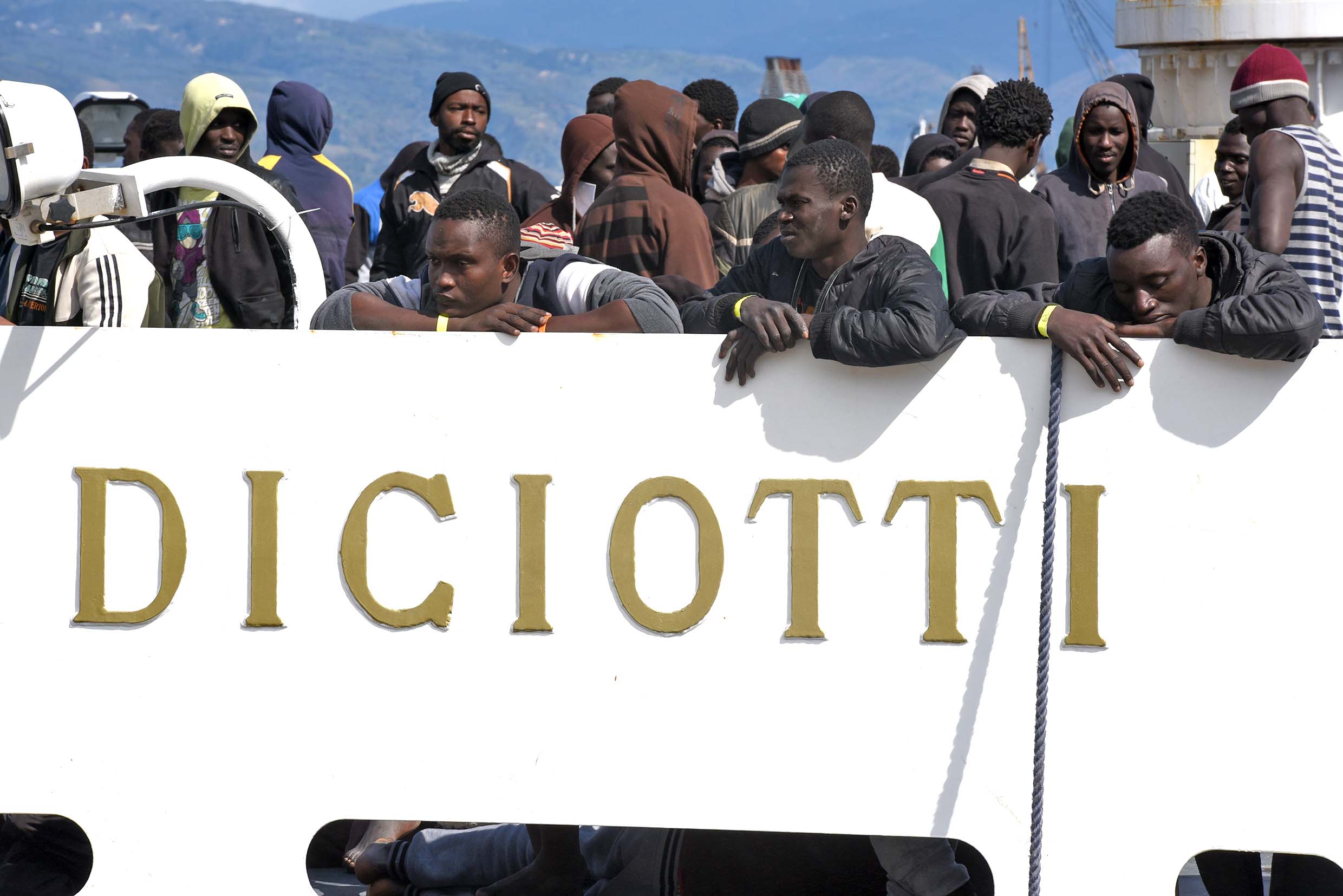 I migranti soccorsi dalla Diciotti verso Pozzallo 
