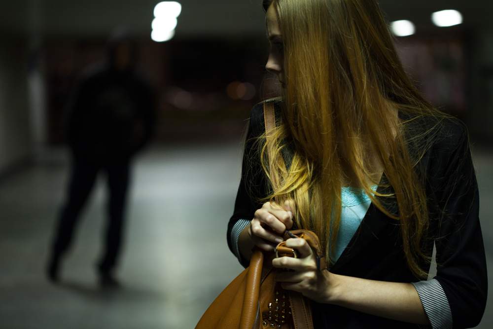 La criminalità fa più paura, una donna su 3 non esce la sera 