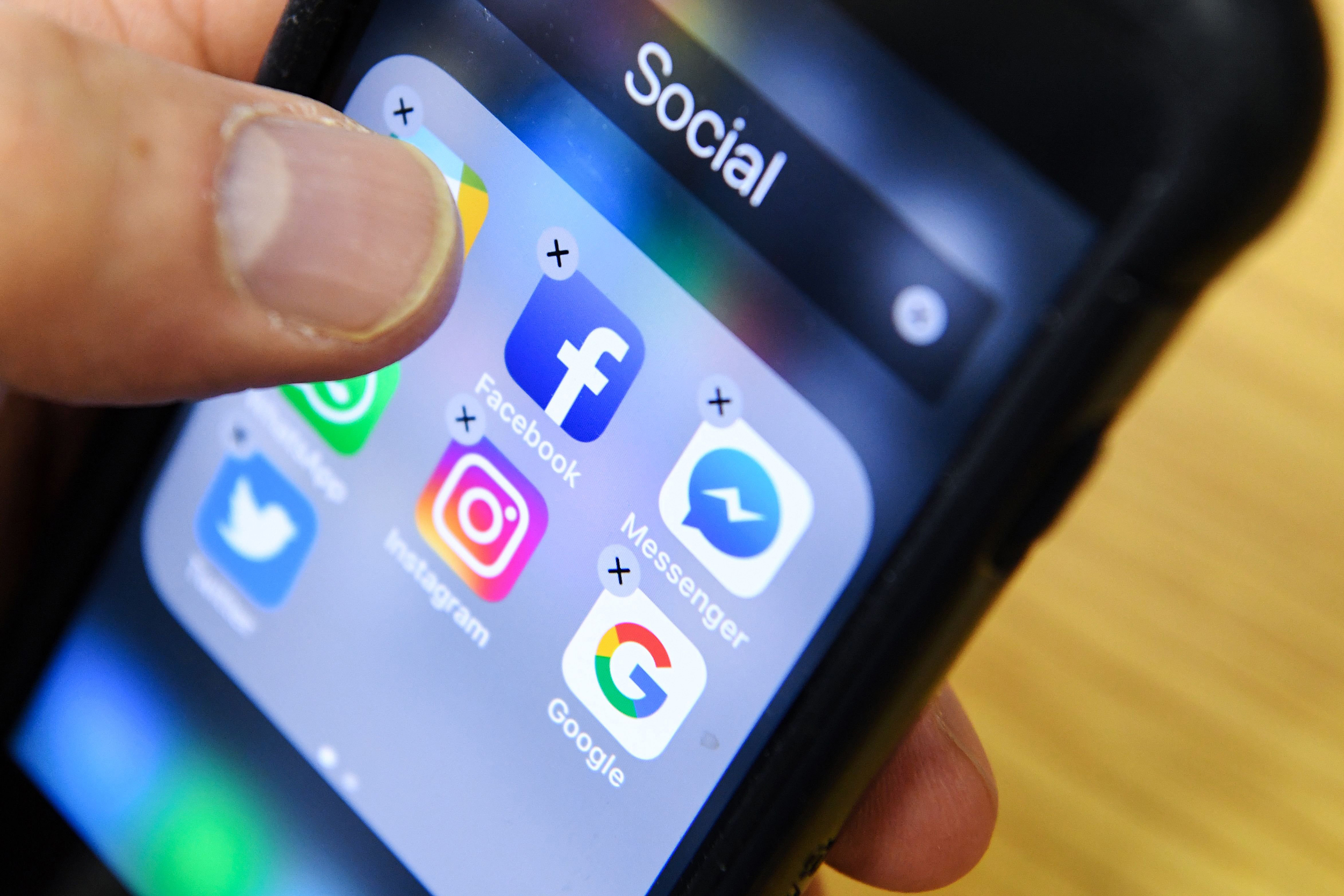 I giganti del web e la fake news della censura europea