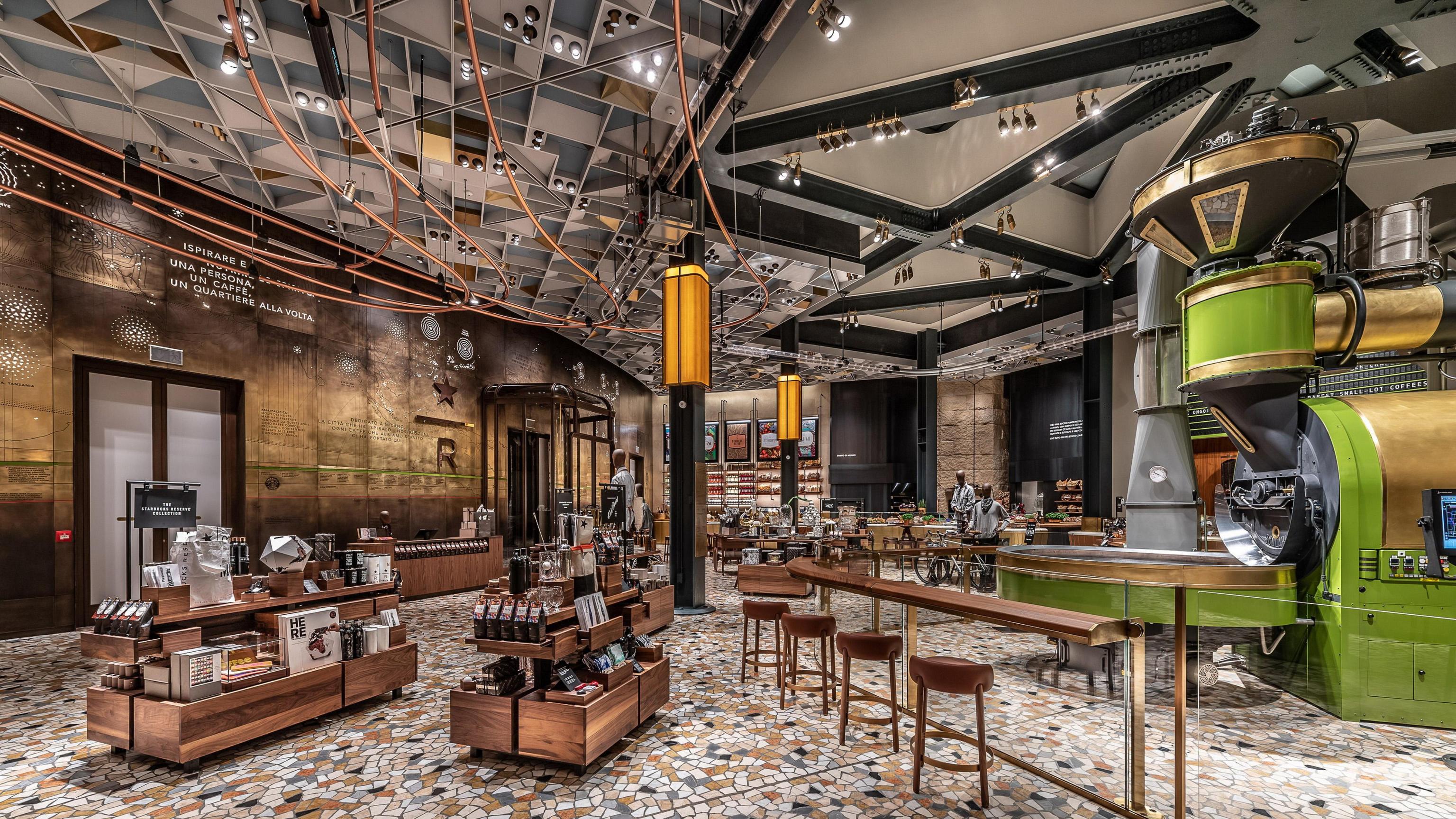 Starbucks Milano, la scommessa al sapore di caffè