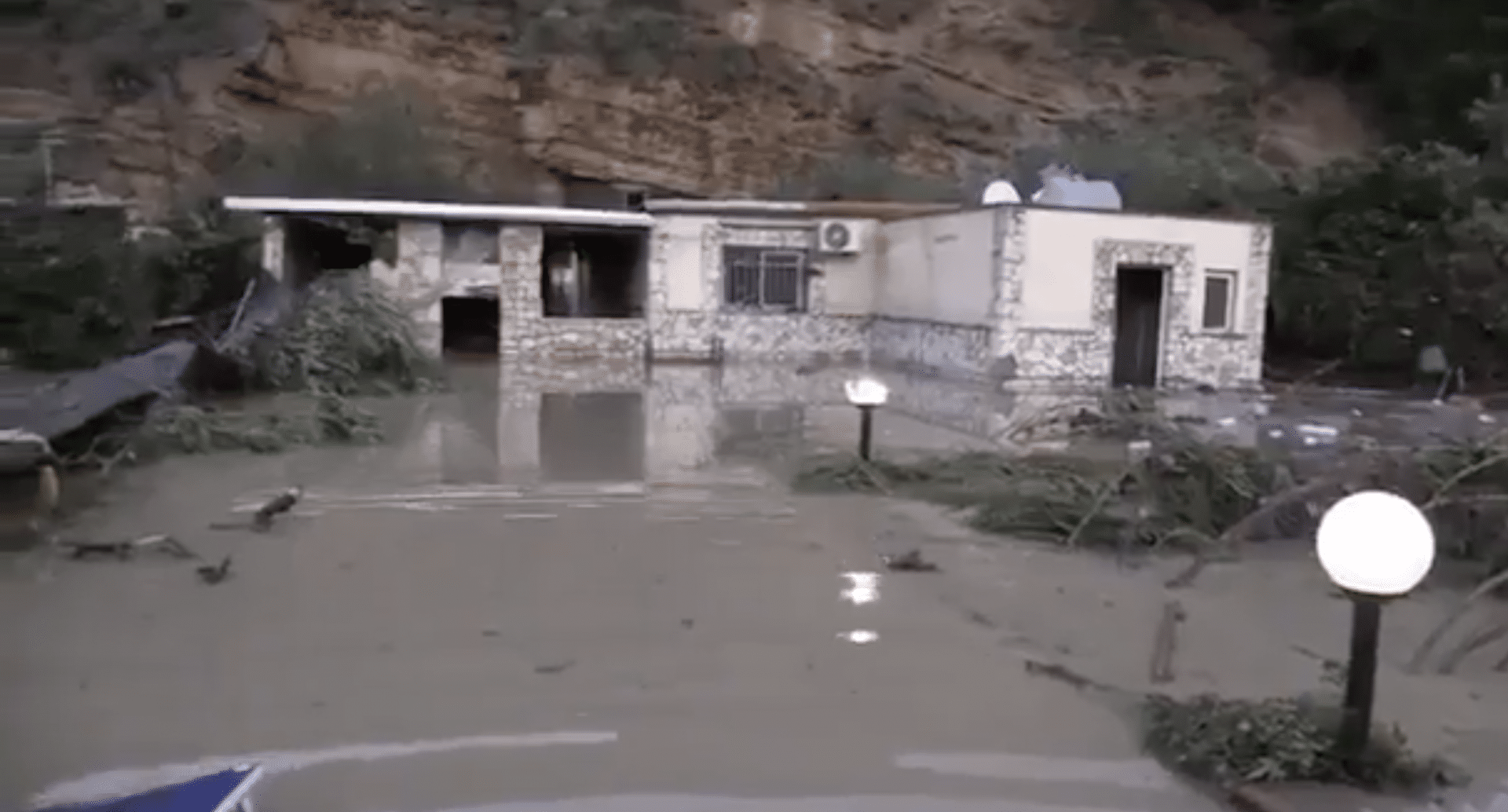 Maltempo, 12 vittime in Sicilia: allerta in 4 regioni