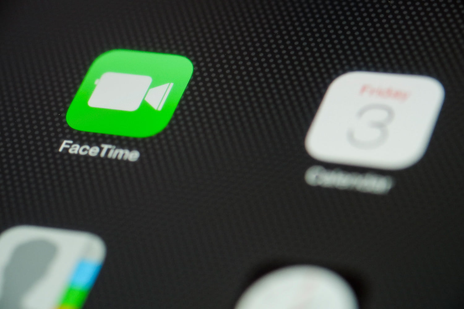 Bug su iPhone, FaceTime fa la “spia”