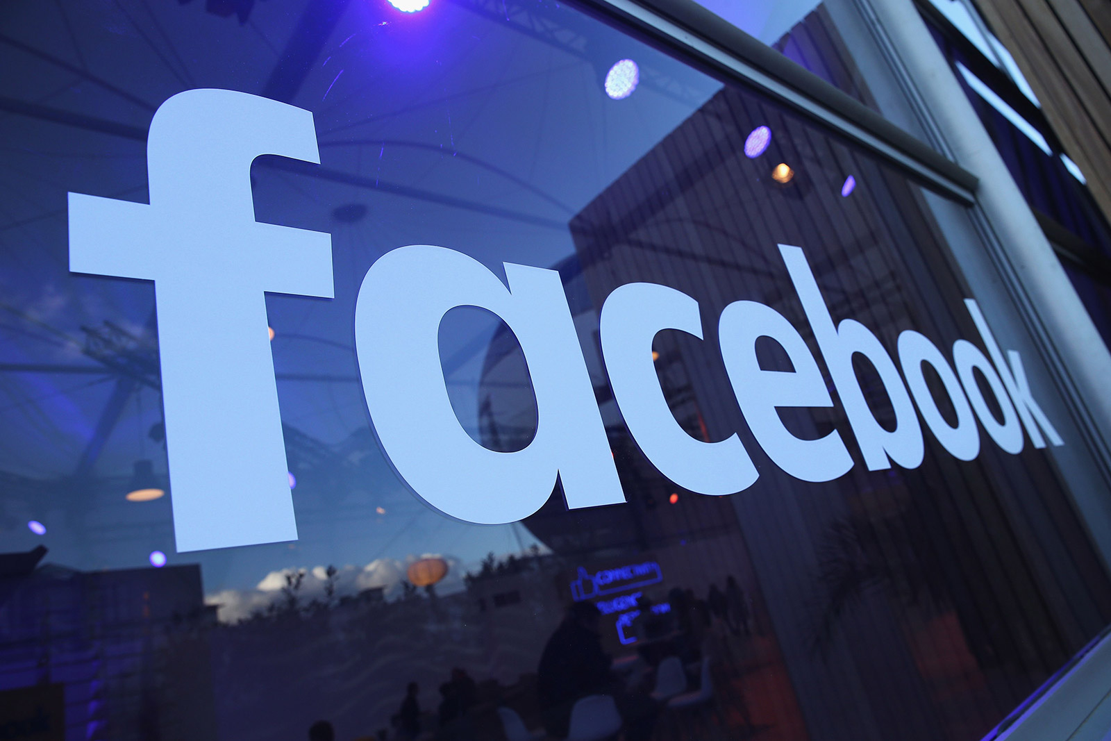 Facebook studia una sua criptovaluta per scambio denaro