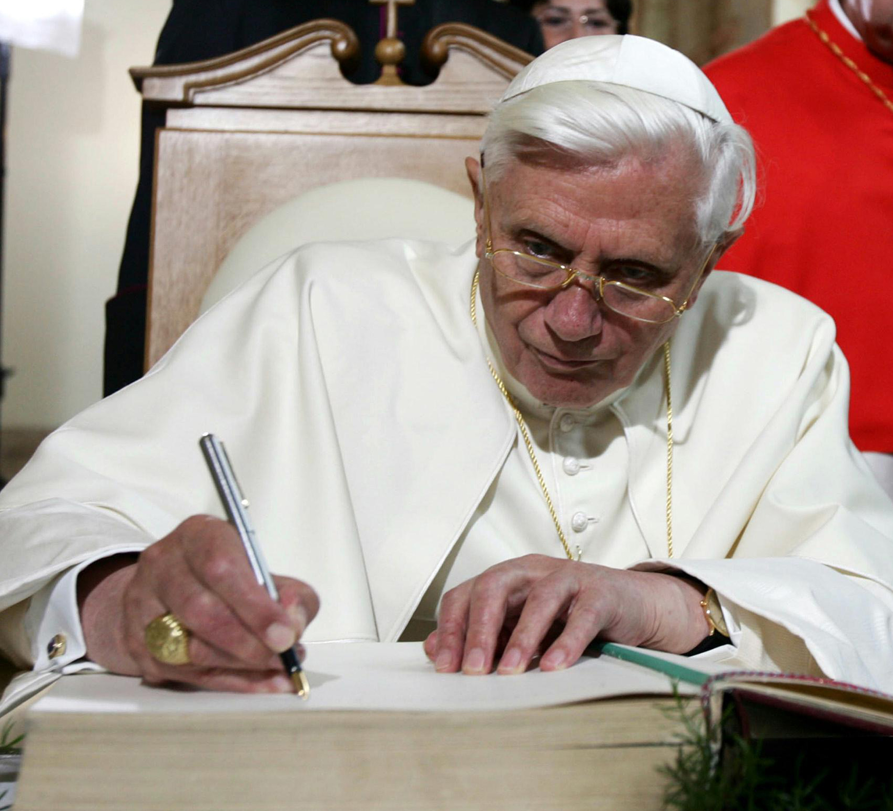 Abusi sessuali nella Chiesa: il “j’accuse” di Ratzinger