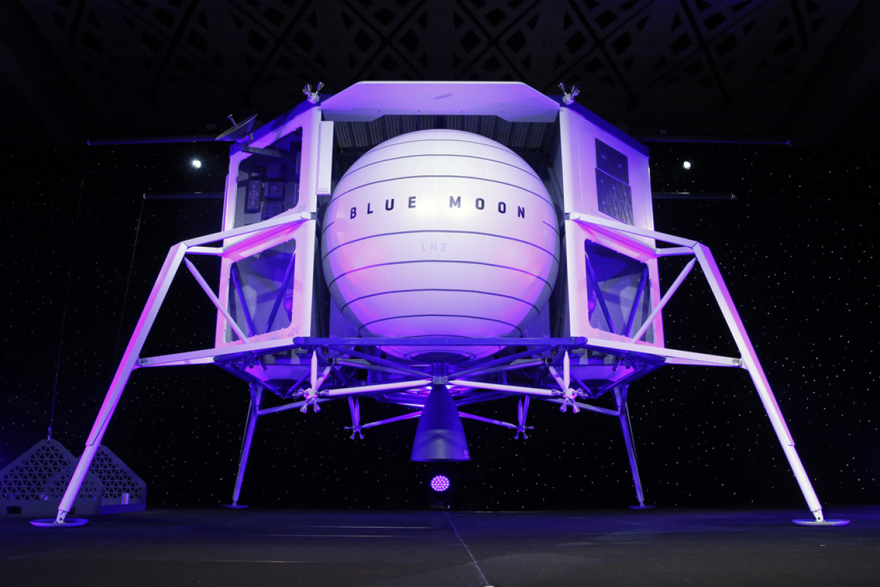Luna, presentata la navicella spaziale di Jeff Bezos