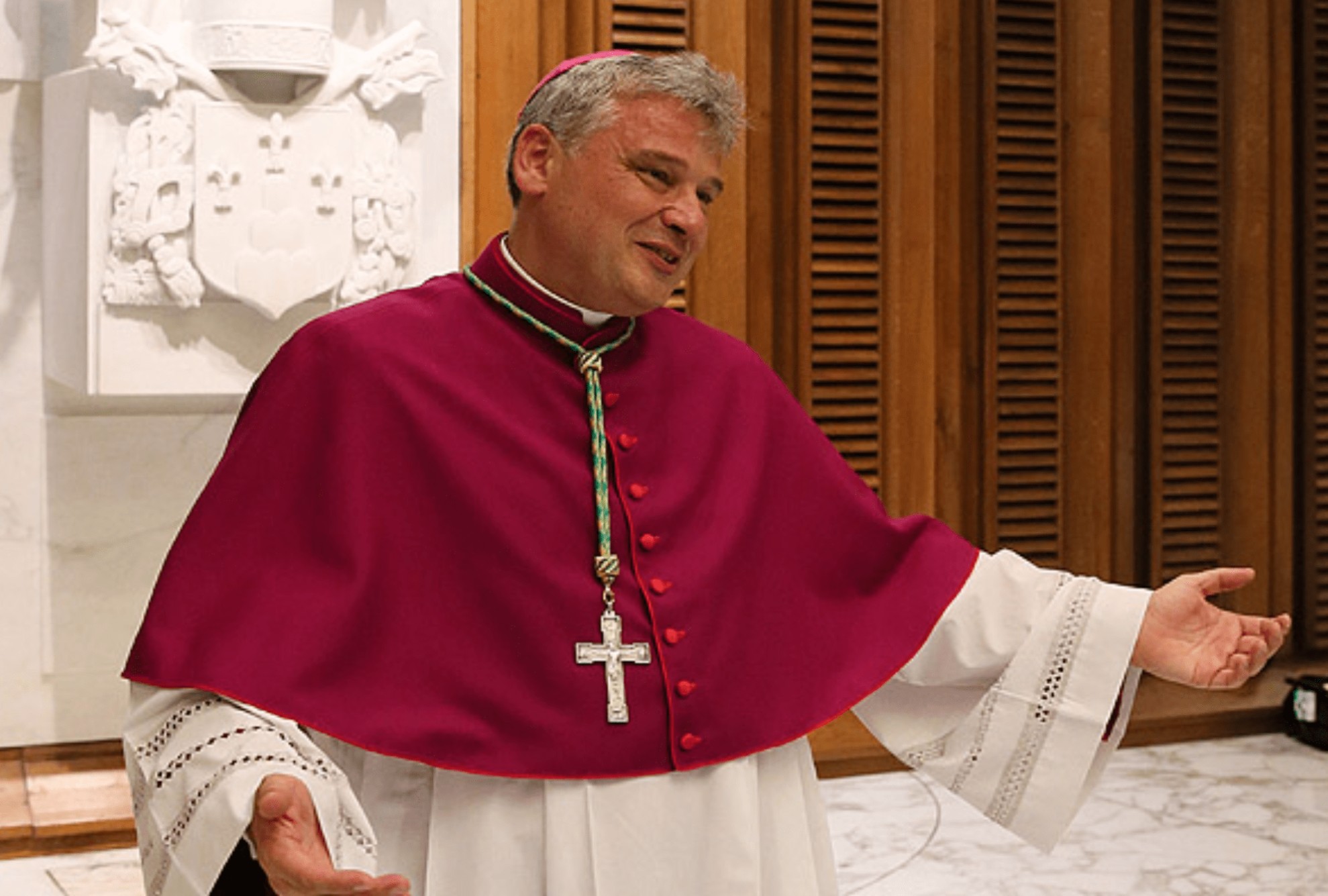 Krajewski, l’elemosiniere del Papa: “Pago io per i bambini”
