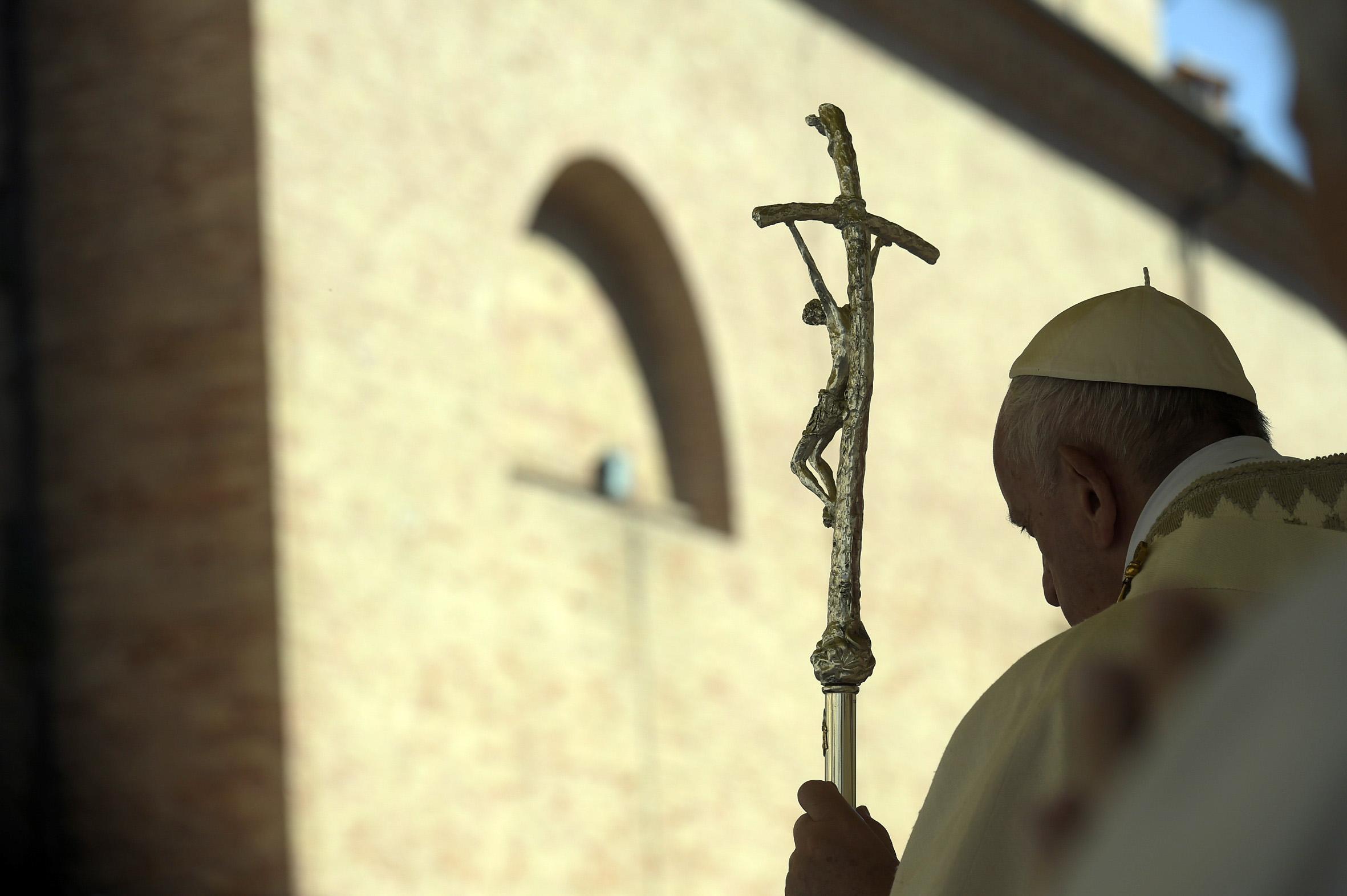 Il flop di Papa Francesco nelle Marche 