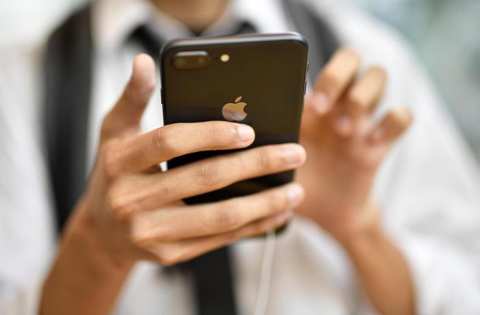 Apple: iPhone hackerati per due anni