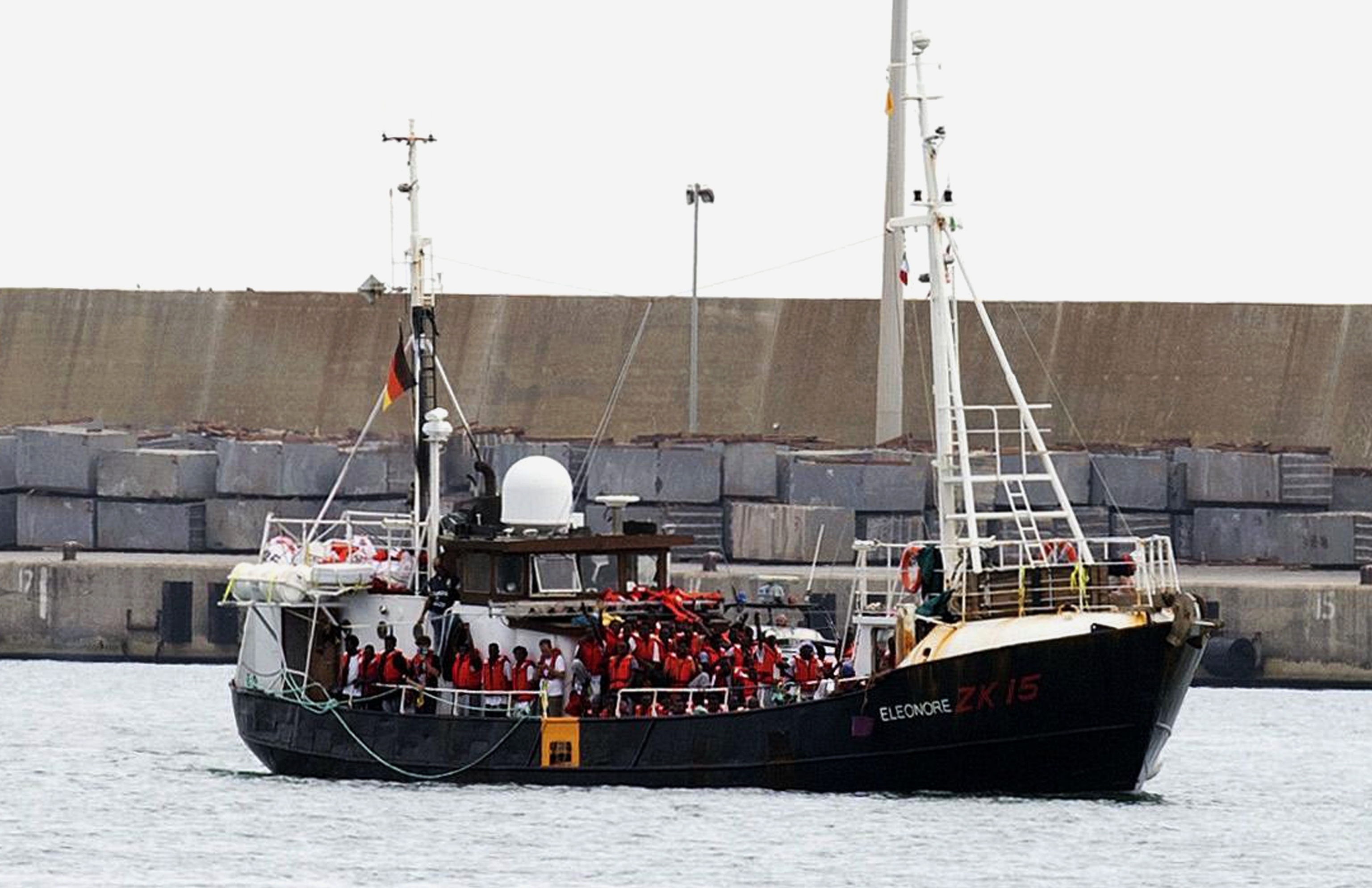 Migranti, Eleonore forza il divieto di ingresso