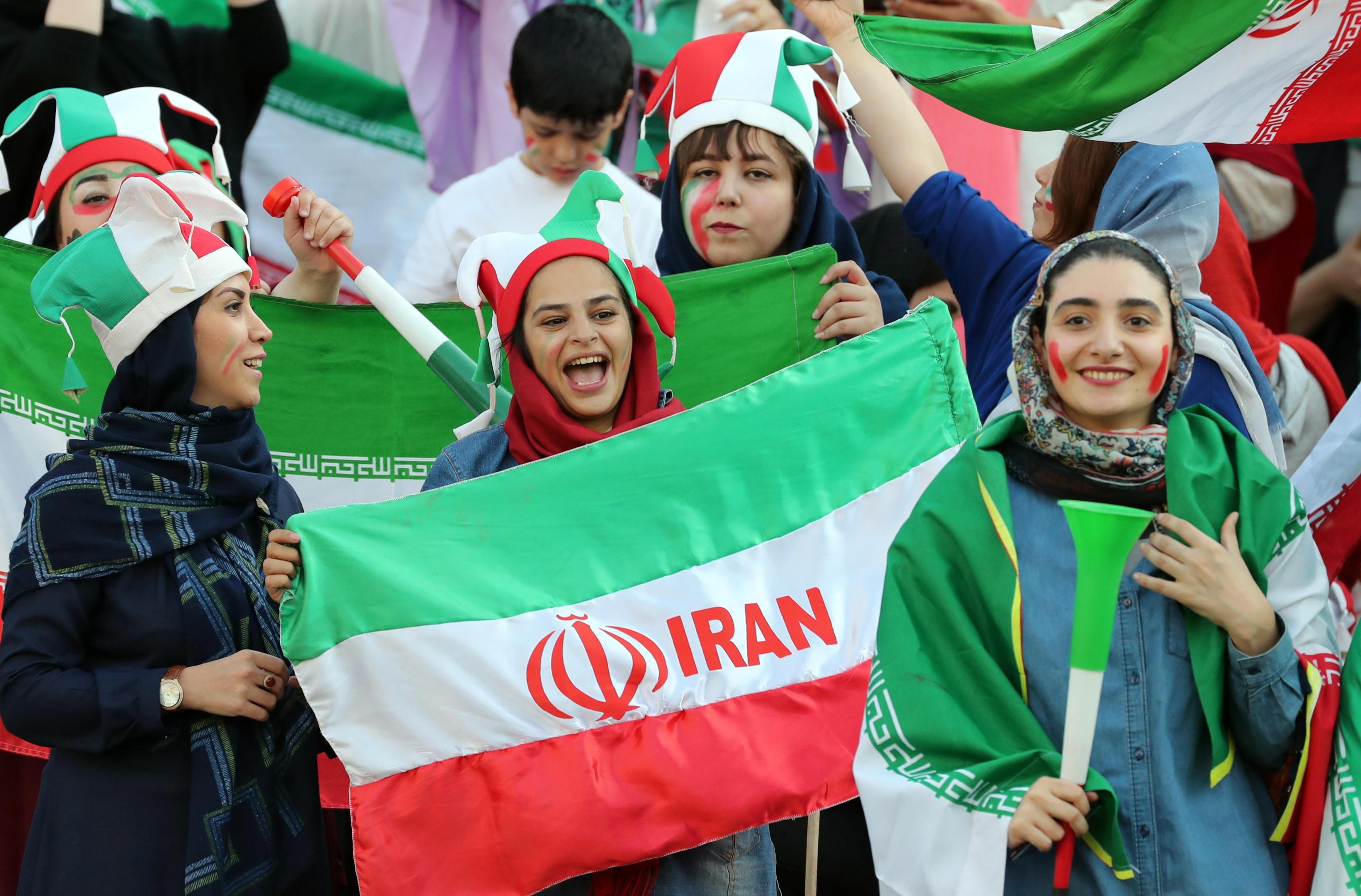 Iran: tutte allo stadio