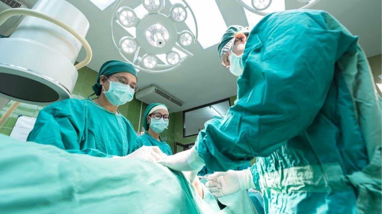 In Italia il primo trapianto al mondo di vertebre umane