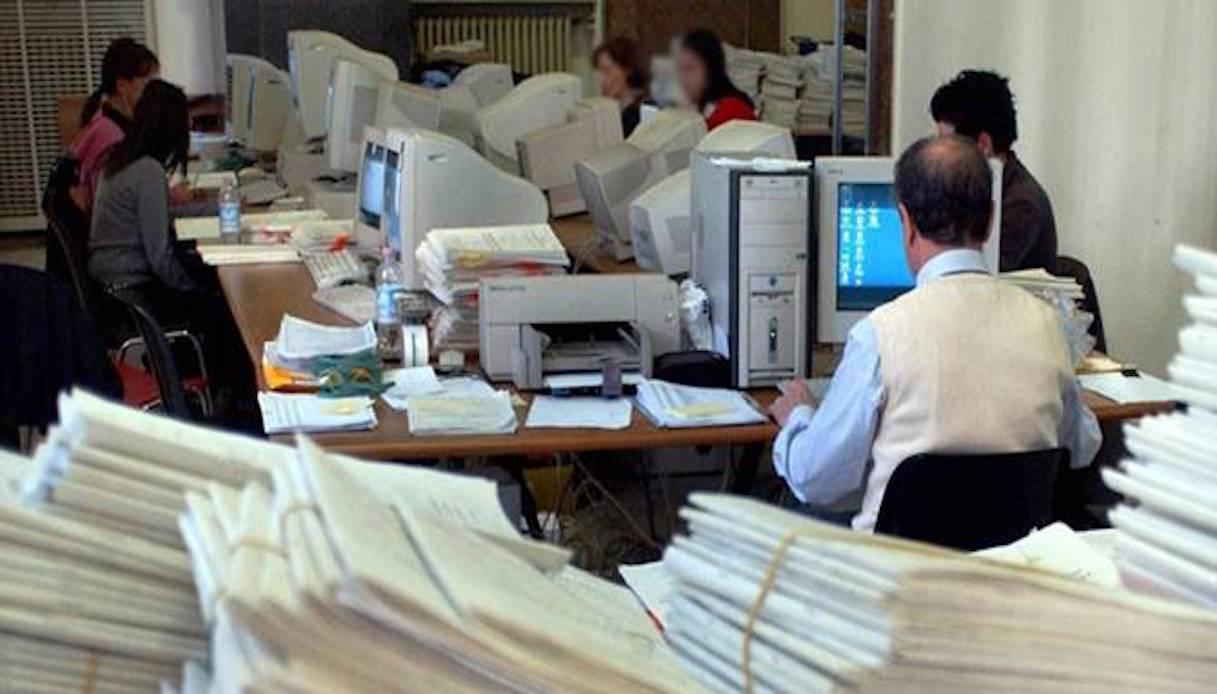 Pubblica amministrazione paga in ritardo, la Ue ammonisce l’Italia