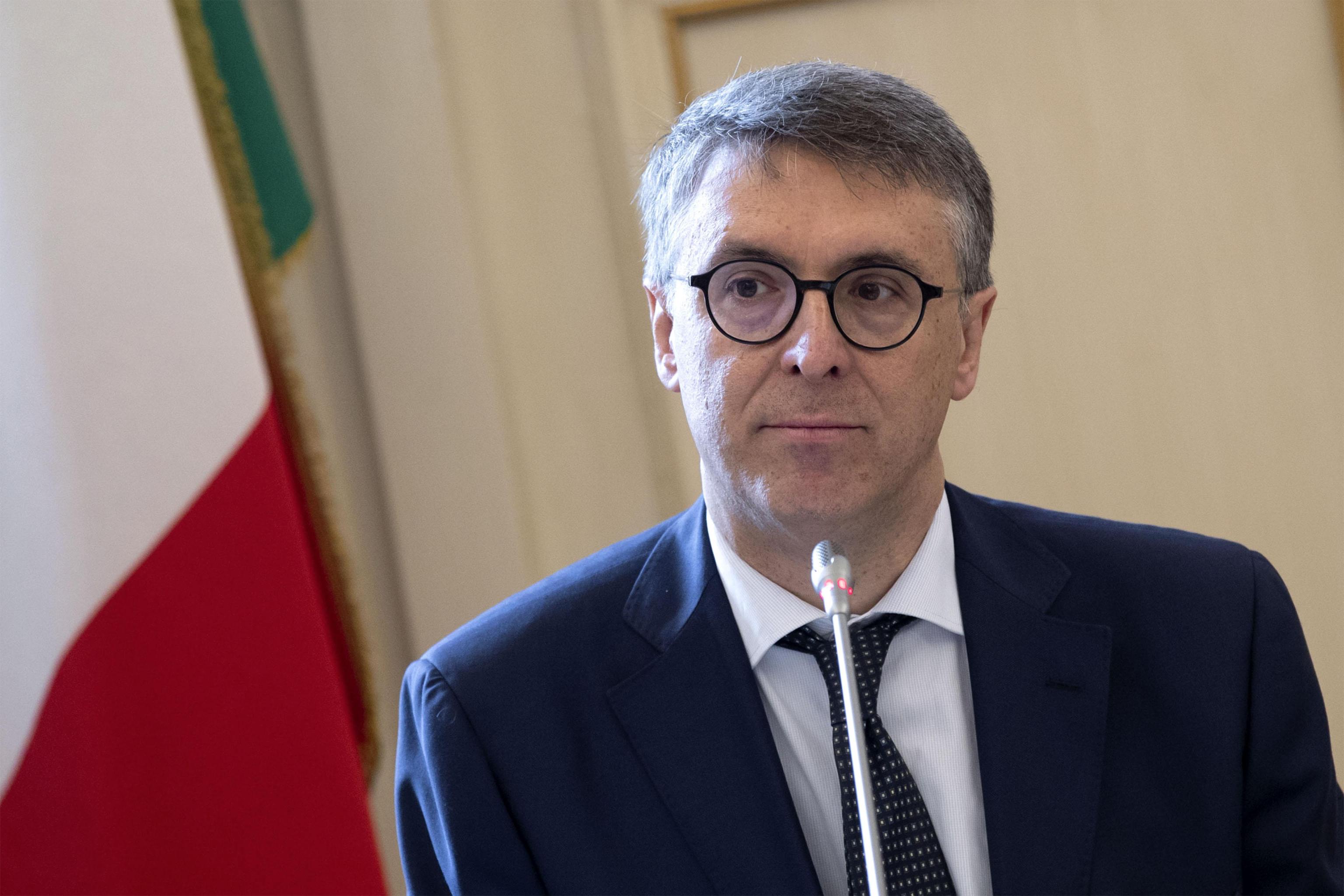 Raffaele Cantone: “Burocrazia e criminalità i nemici della ripresa”