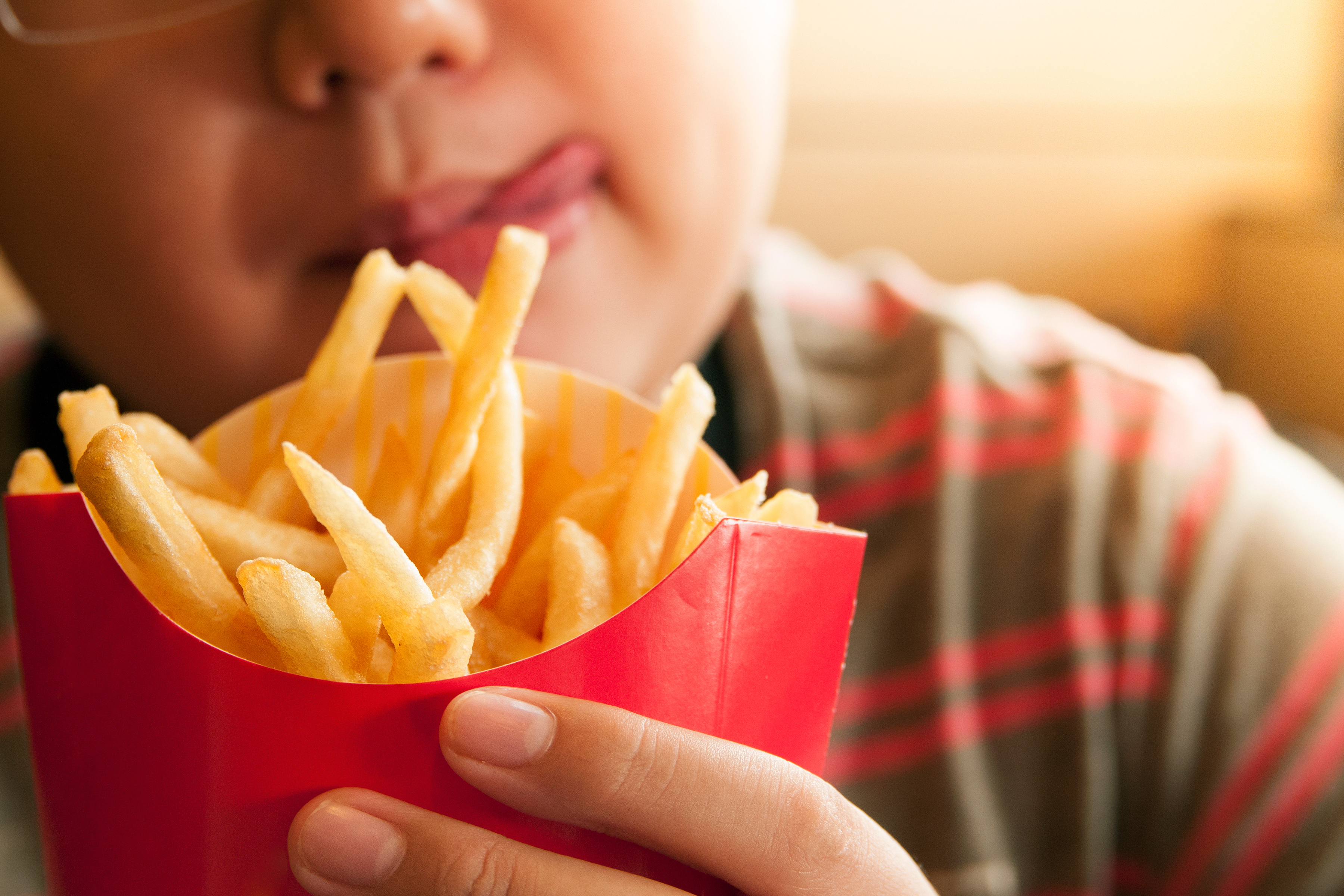 Teenager in lockdown: sedentarietà, junk food e tv
