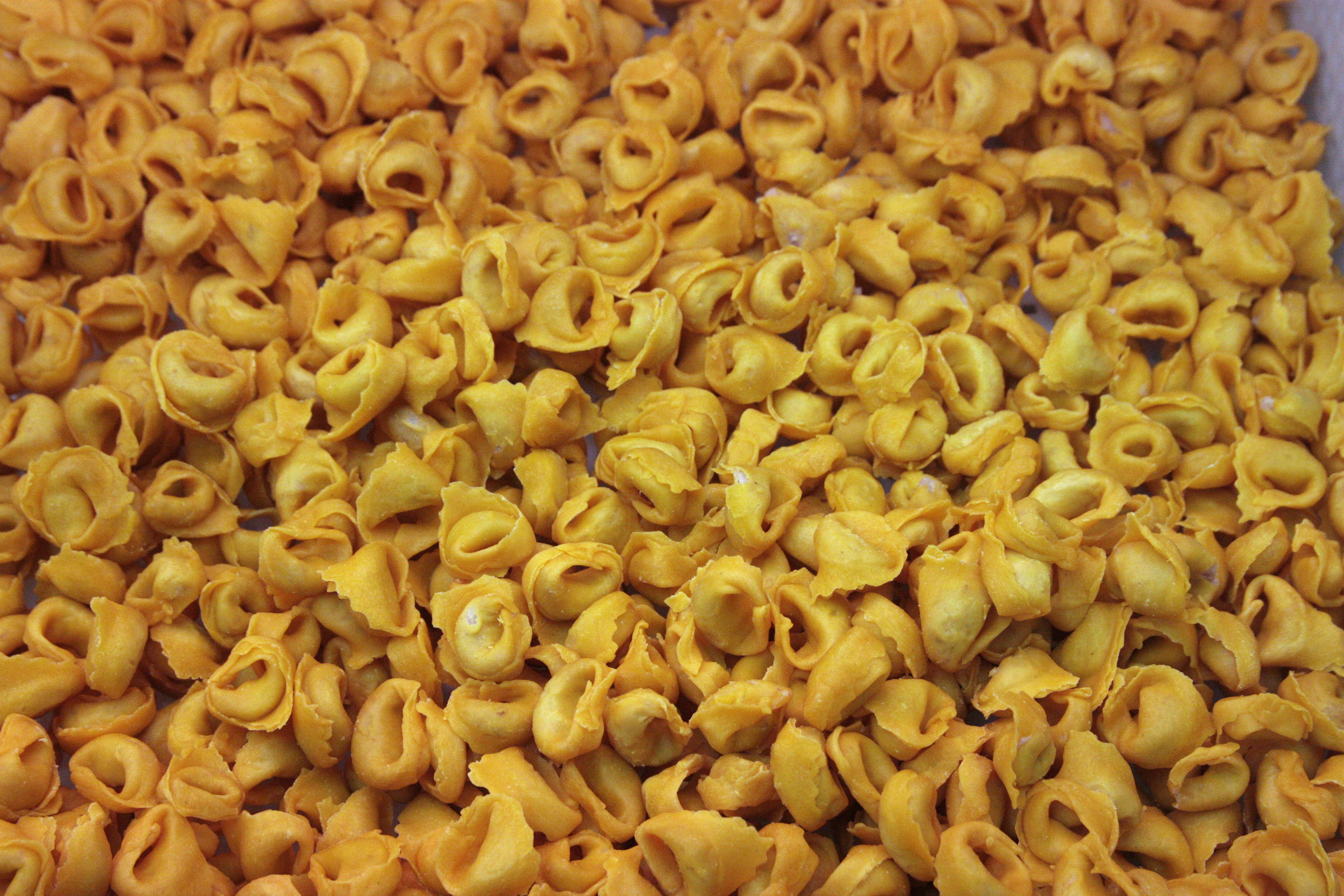 Tortellini quasi vegani in brodo vegetale