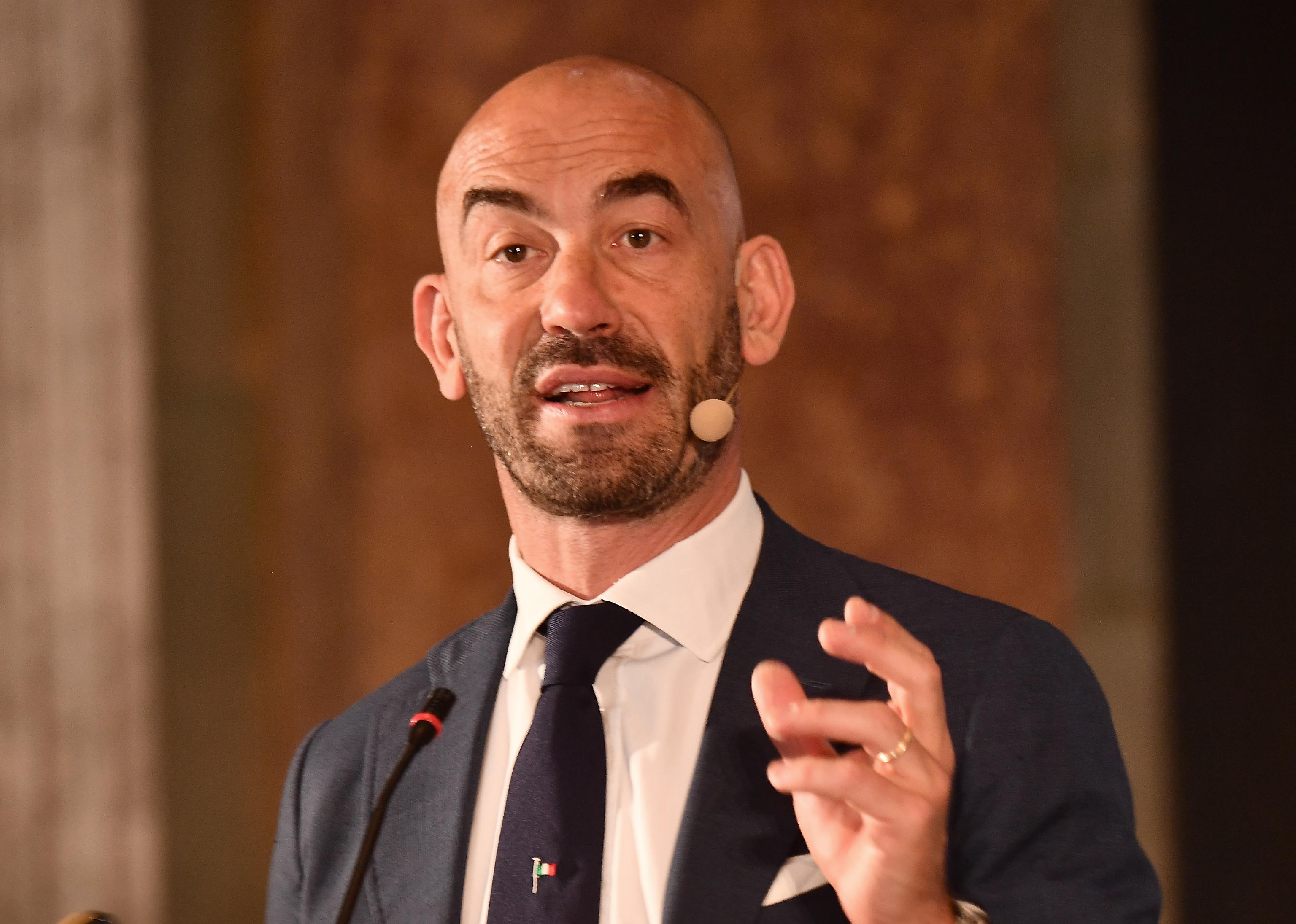 Bassetti attacca gli allarmisti: “Chi parla di seconda ondata fa terrorismo” 
