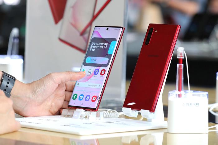 Vendite globali degli smartphone in forte calo