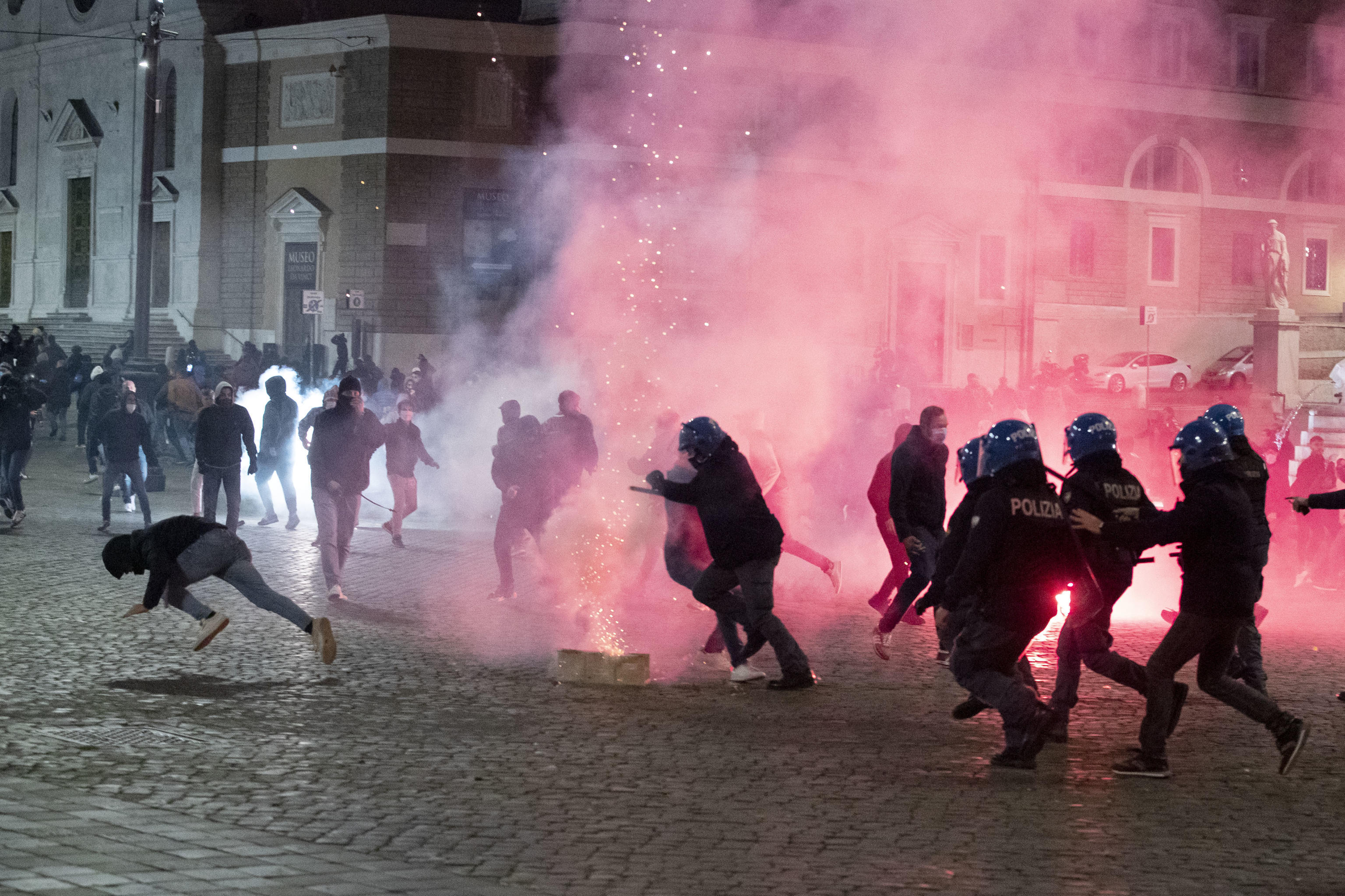 L’Italia in piazza è stufa di Conte