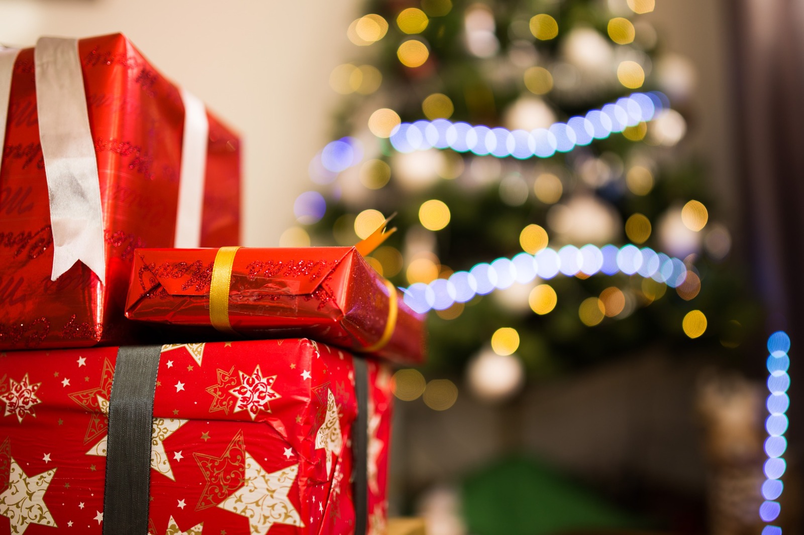 Natale ai tempi del Covid: meno regali, niente tombolate e più serie streaming
