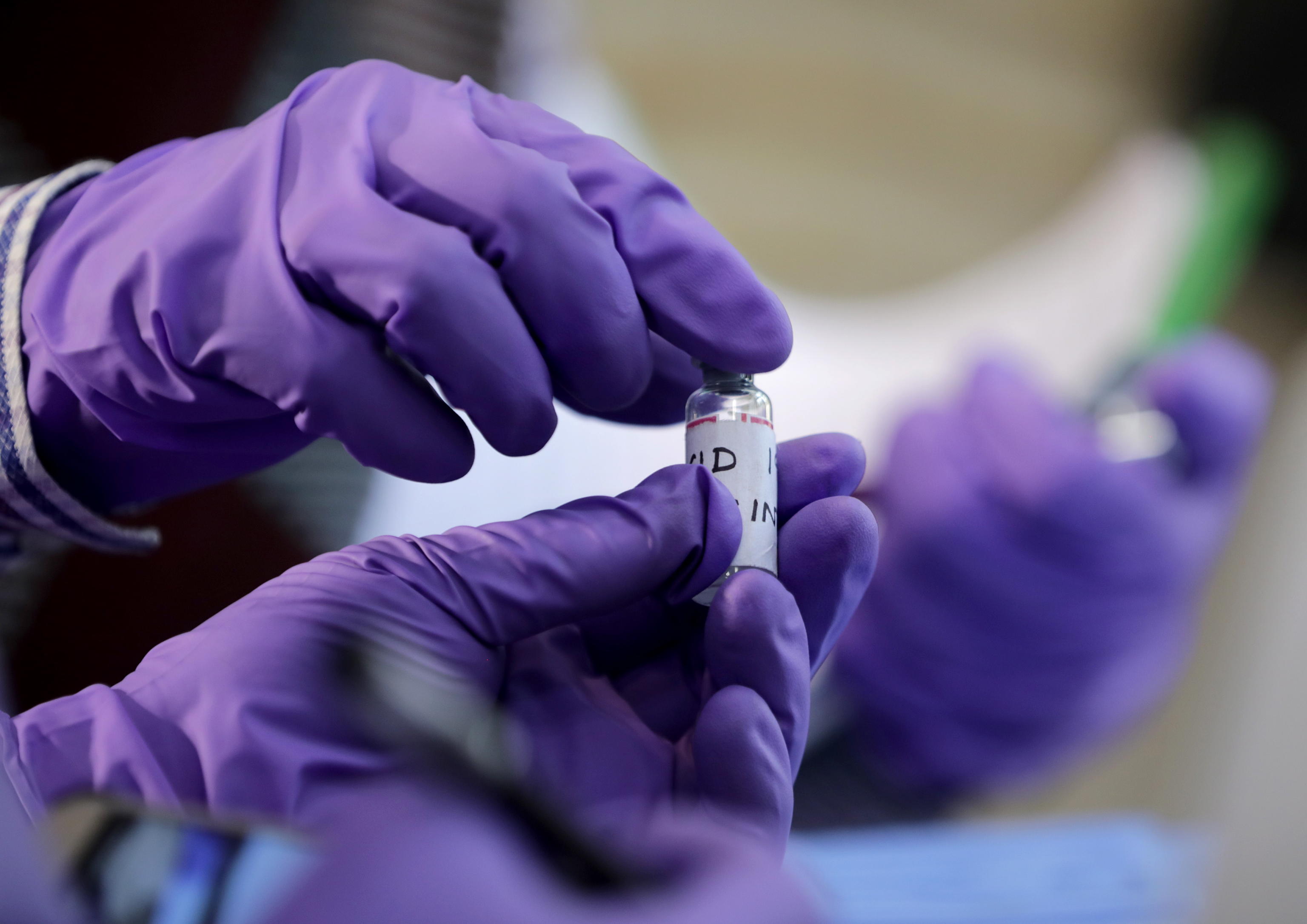 Il piano vaccini e l’Italia degli orticelli clientelari