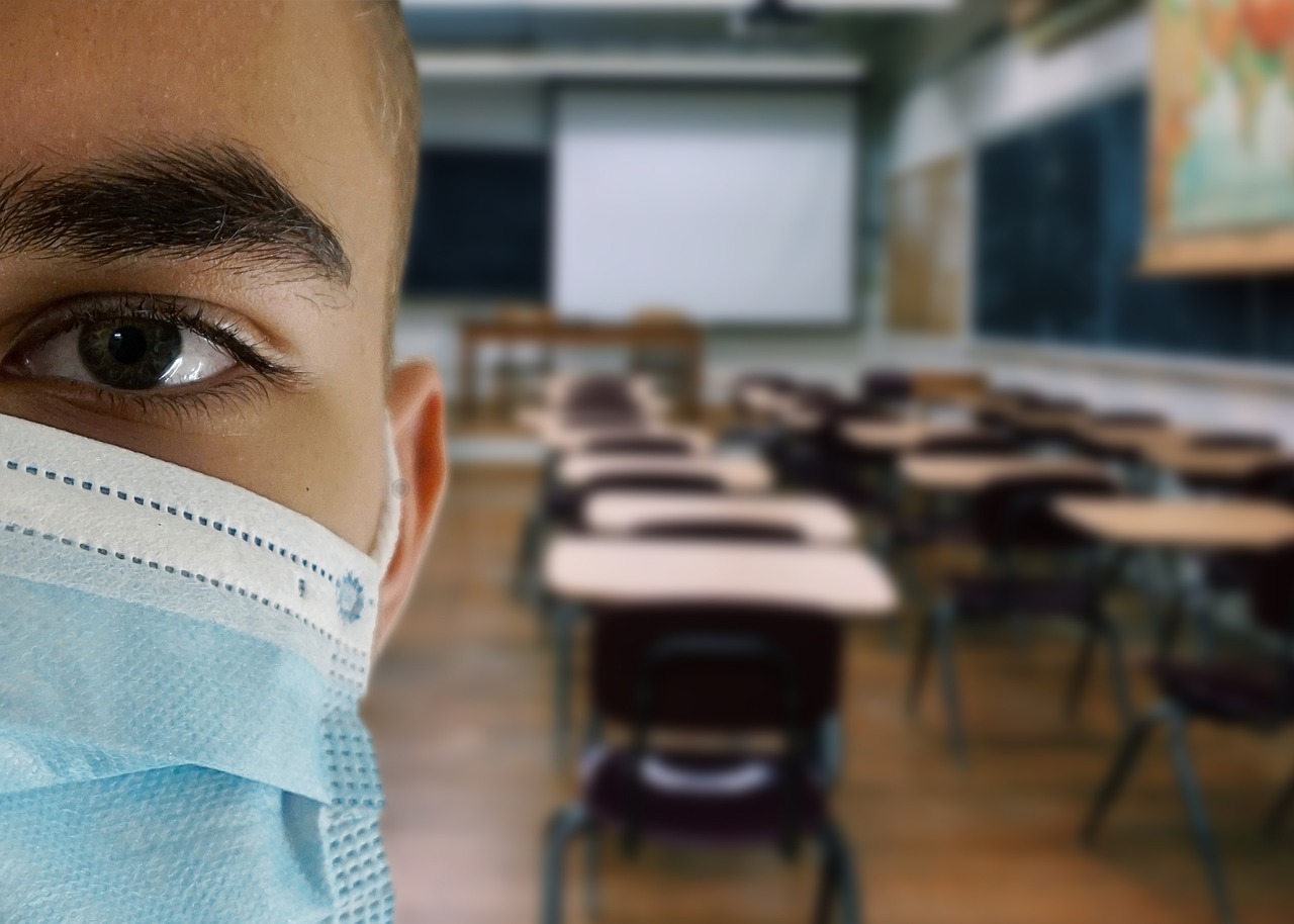 La sicurezza a scuola è nuda, ma sotto un bel vestito