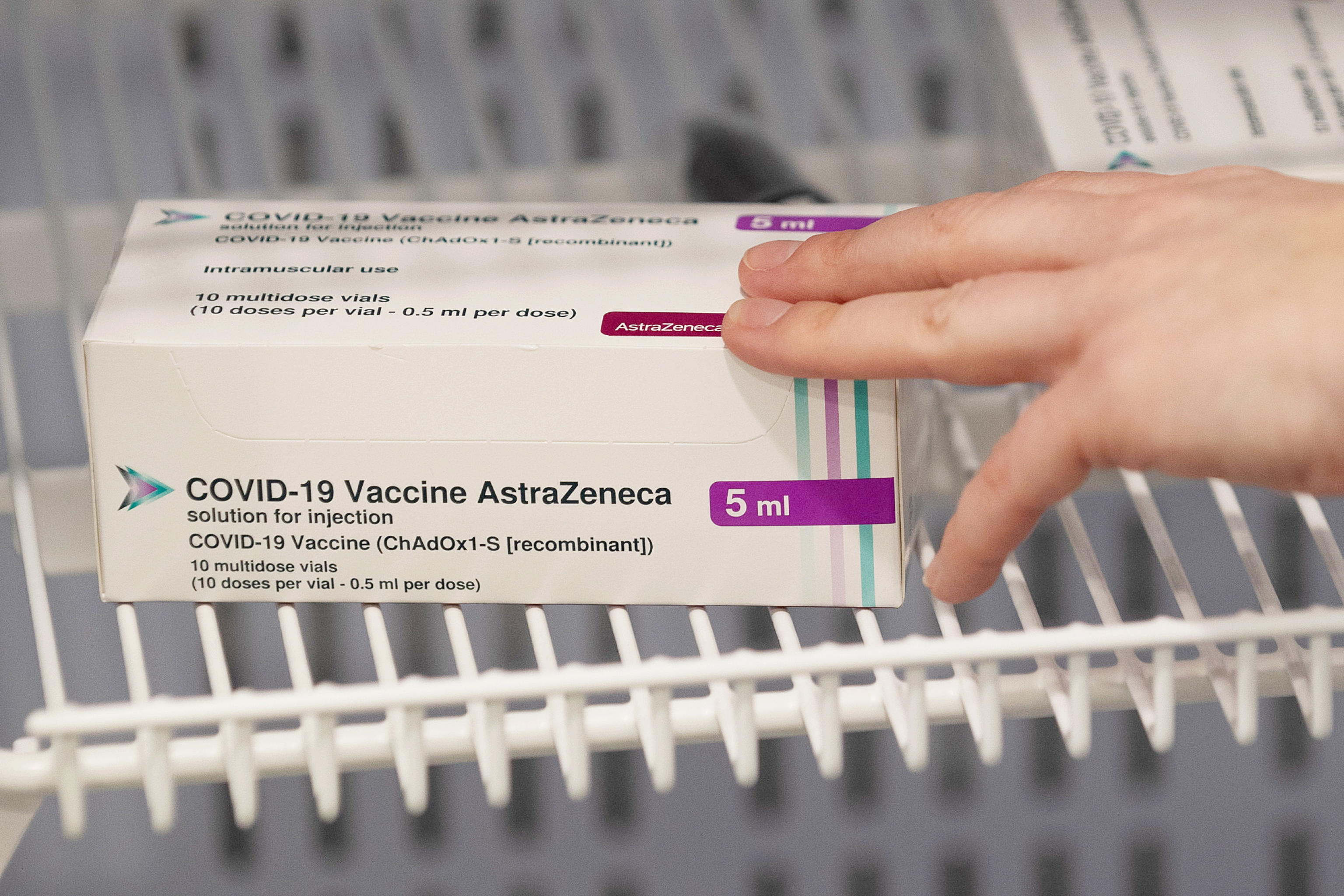 Vaccino AstraZeneca: attesa per domani la decisione dell’Ema