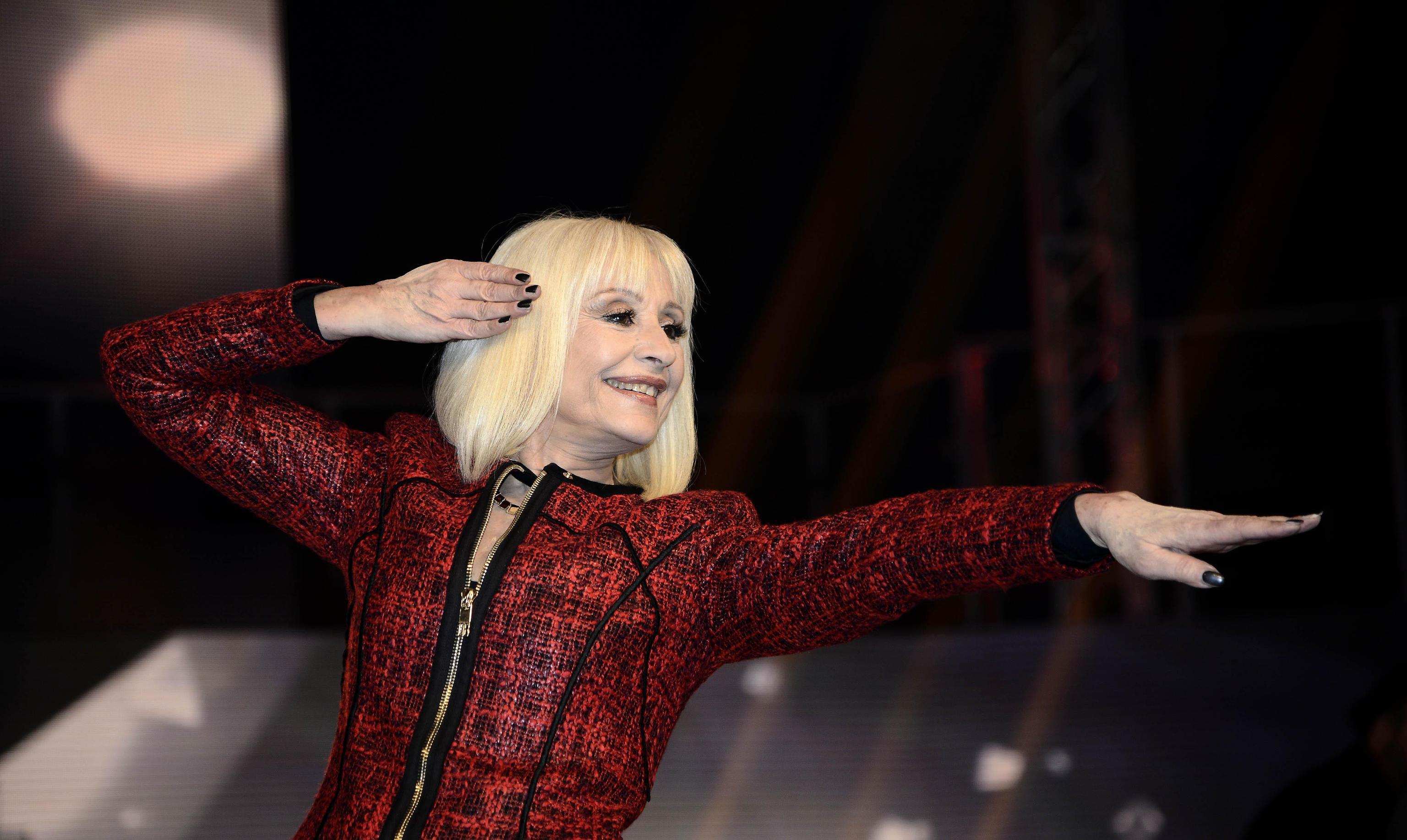 La menzogna di Raffaella icona gay