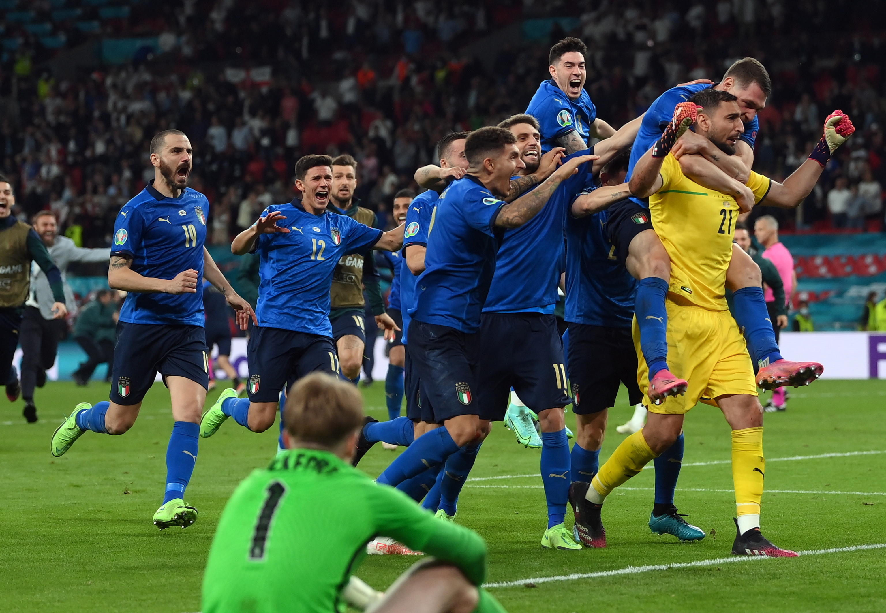 I soldi dei campioni del calcio per i giovani
