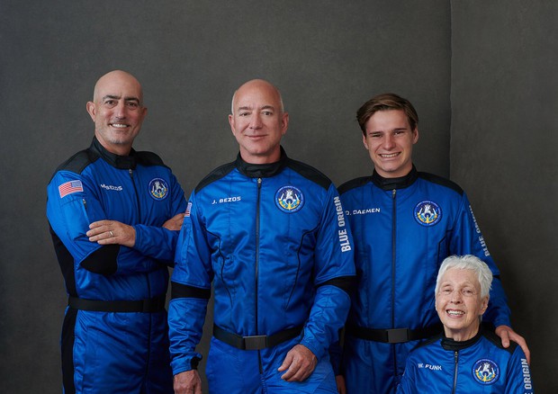 Turismo spaziale: Jeff Bezos va in orbita