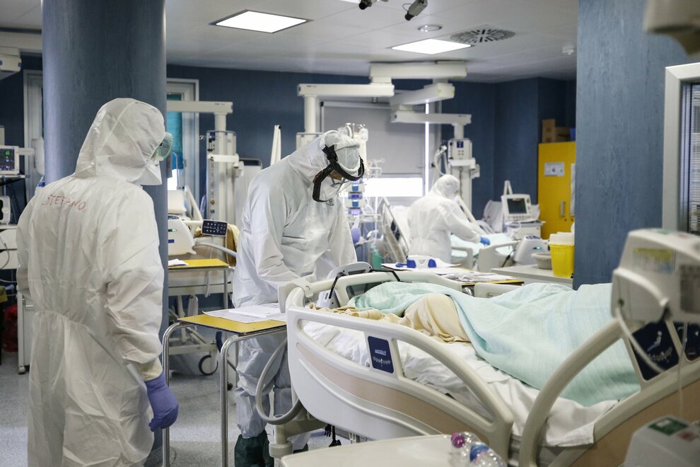 Covid, Gimbe: “In 7 giorni tutti gli indicatori in calo”