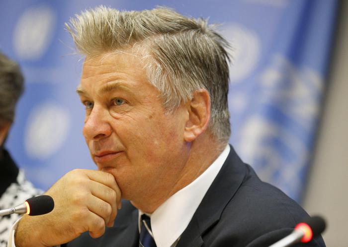 Alec Baldwin spara sul set di “Rust”: una vittima