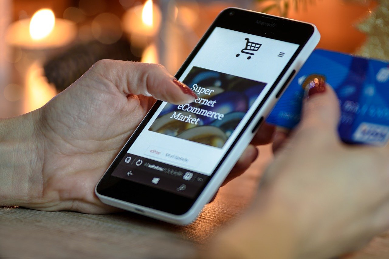 Dal Black Friday al Natale, è tempo di shopping online. Ecco come farlo in sicurezza