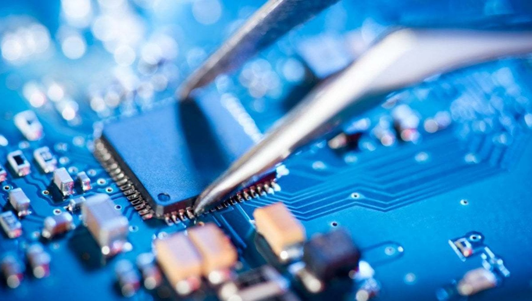 Ucraina, la guerra alimenta la crisi dei microchip
