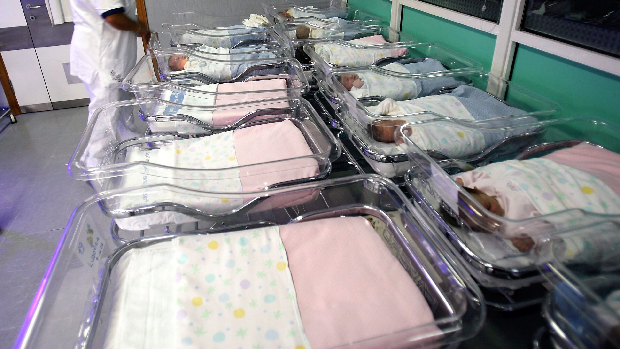 Cinquecentomila nati all’anno per superare l’inverno demografico