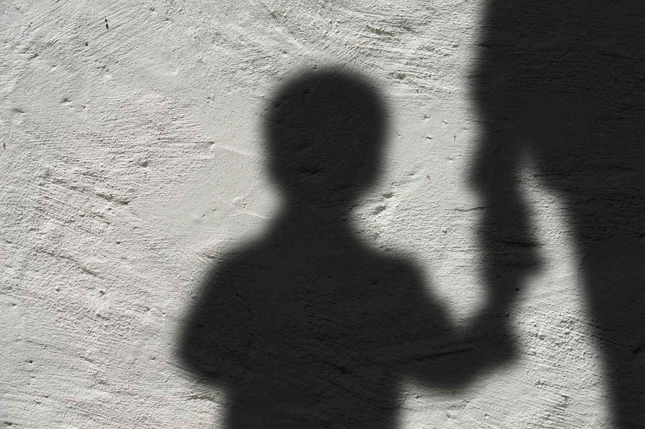 Italia: ogni due settimane un figlio muore per mano del genitore