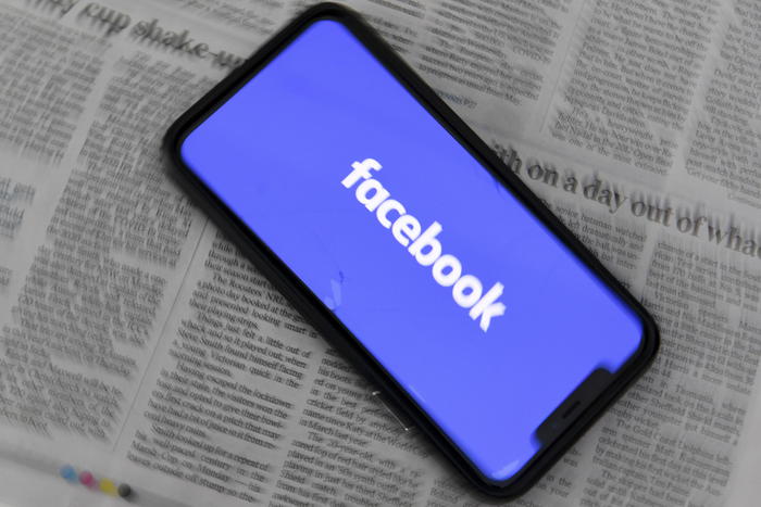 Facebook: bacheche impazzite
