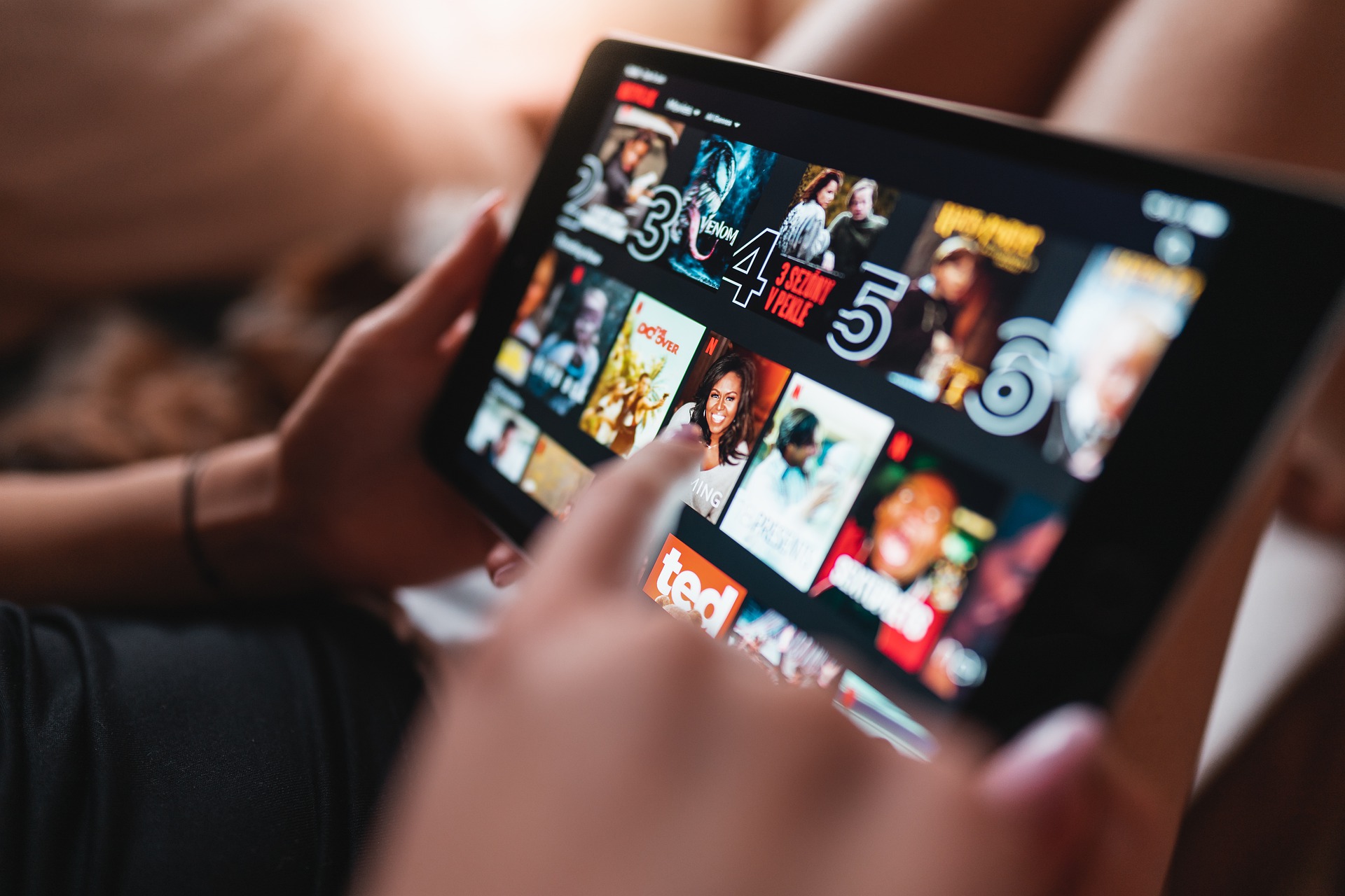 Netflix perfeziona l’abbonamento con pubblicità