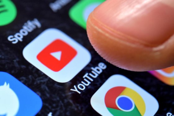YouTube sfida TikTok sui video brevi