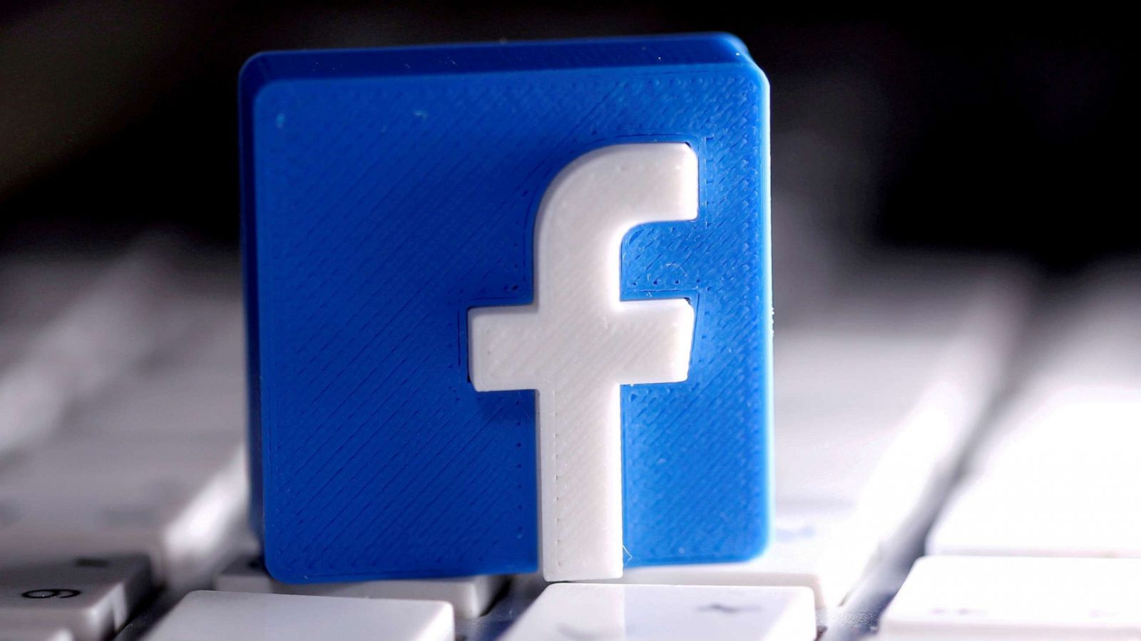 Facebook, eliminate dai profili le preferenze religiose e politiche 