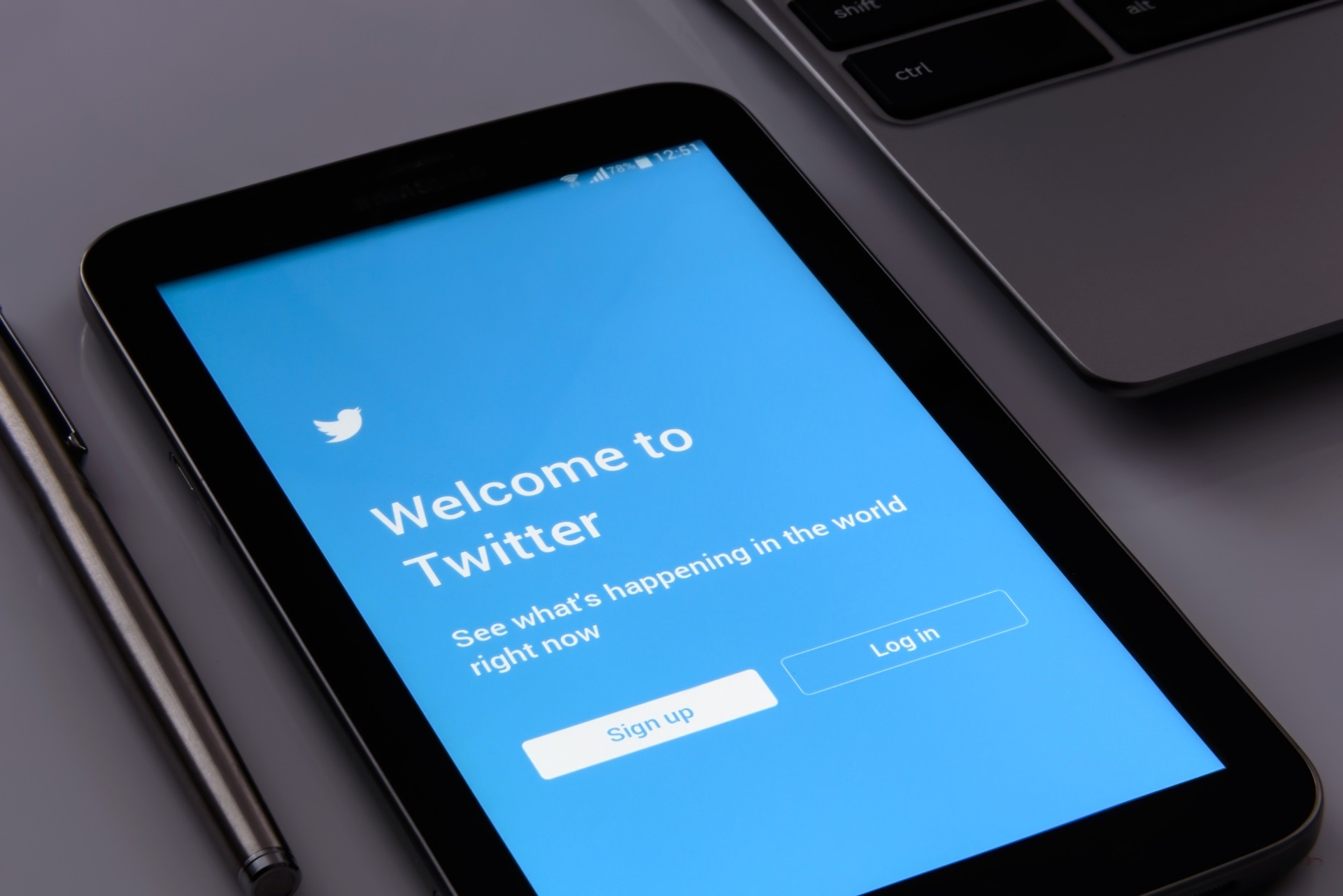 Twitter non crolla sotto il peso del Tycoon e dei Mondiali