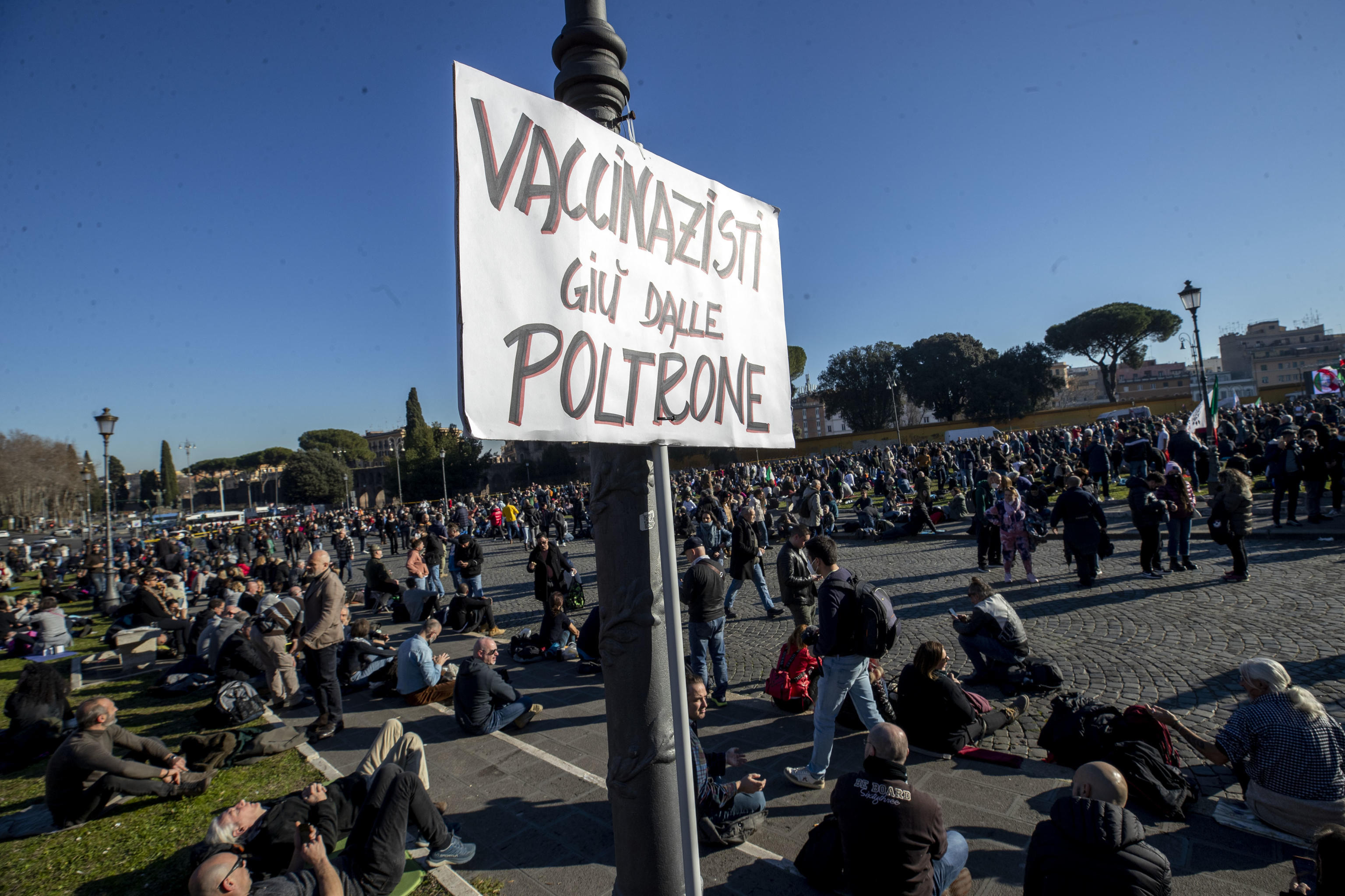 No vax: raffica di sanzioni per gli over 50