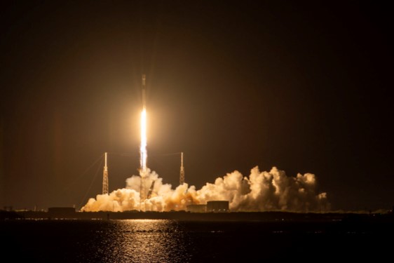 Lanciati i primi 54 satelliti Starlink di nuova generazione